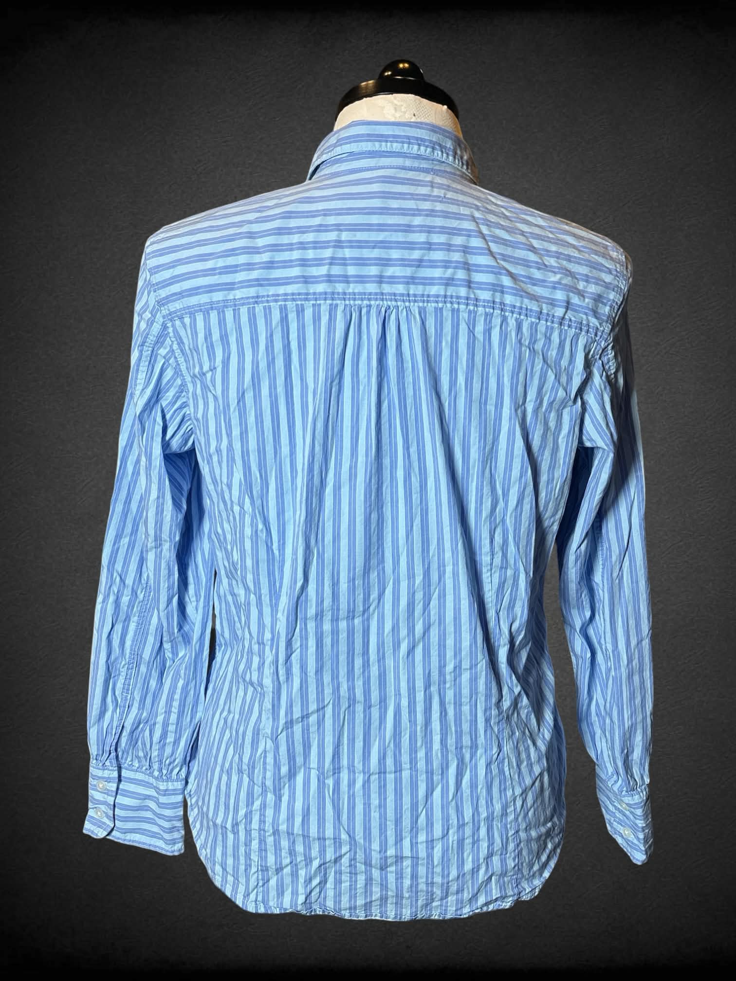 0X Old Navy blue striped button-up shirt with small pocket on front