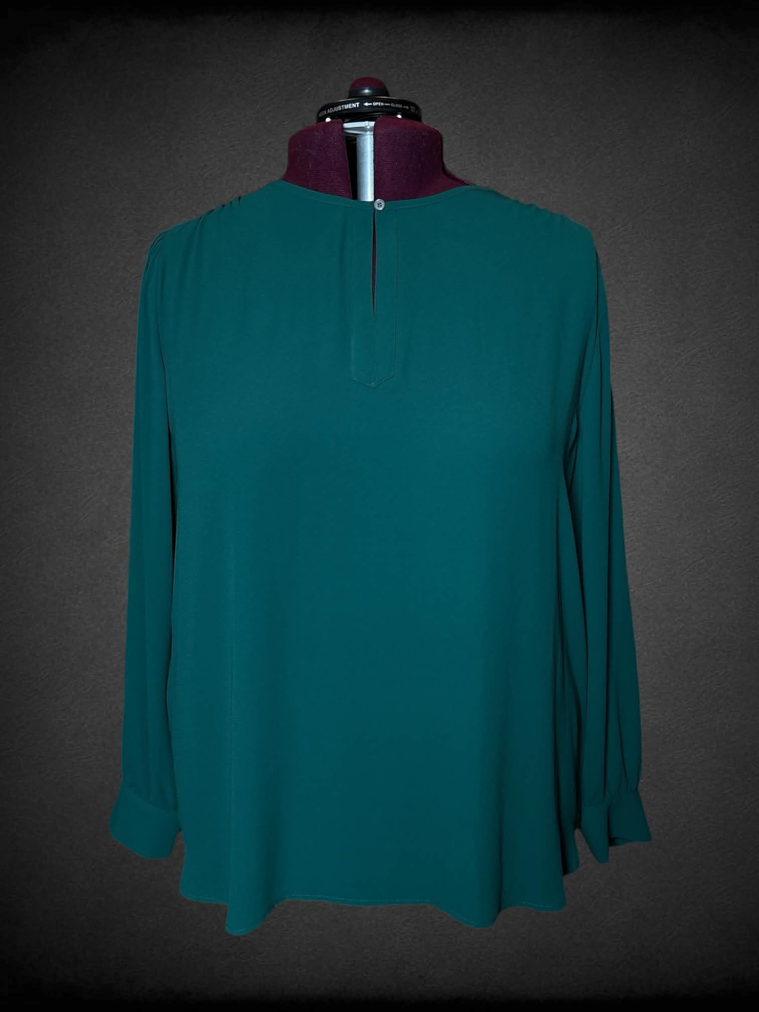 2X Loft NWT forest green flowy blouse with small cutout and button on neckline