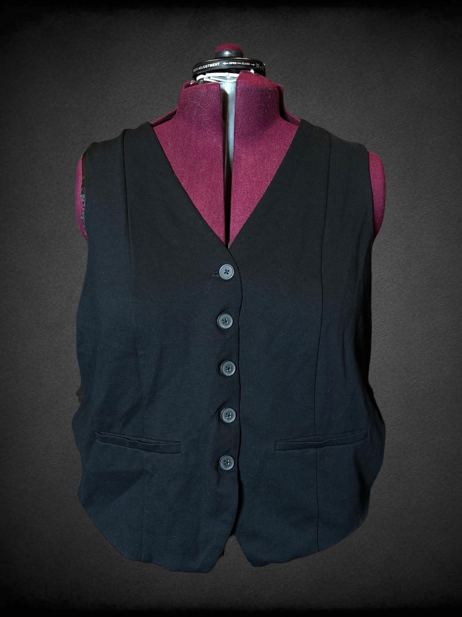 3X Torrid black button-up vest with faux pockets