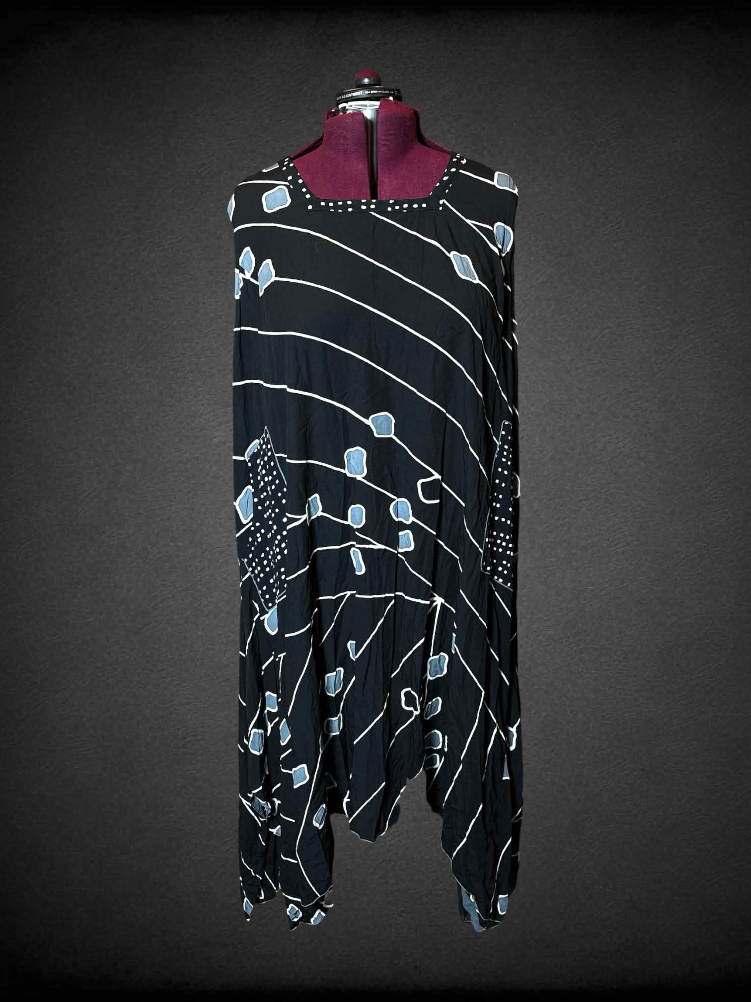 5X Lyng vintage black high-low dress with pockets, and abstract striped pattern