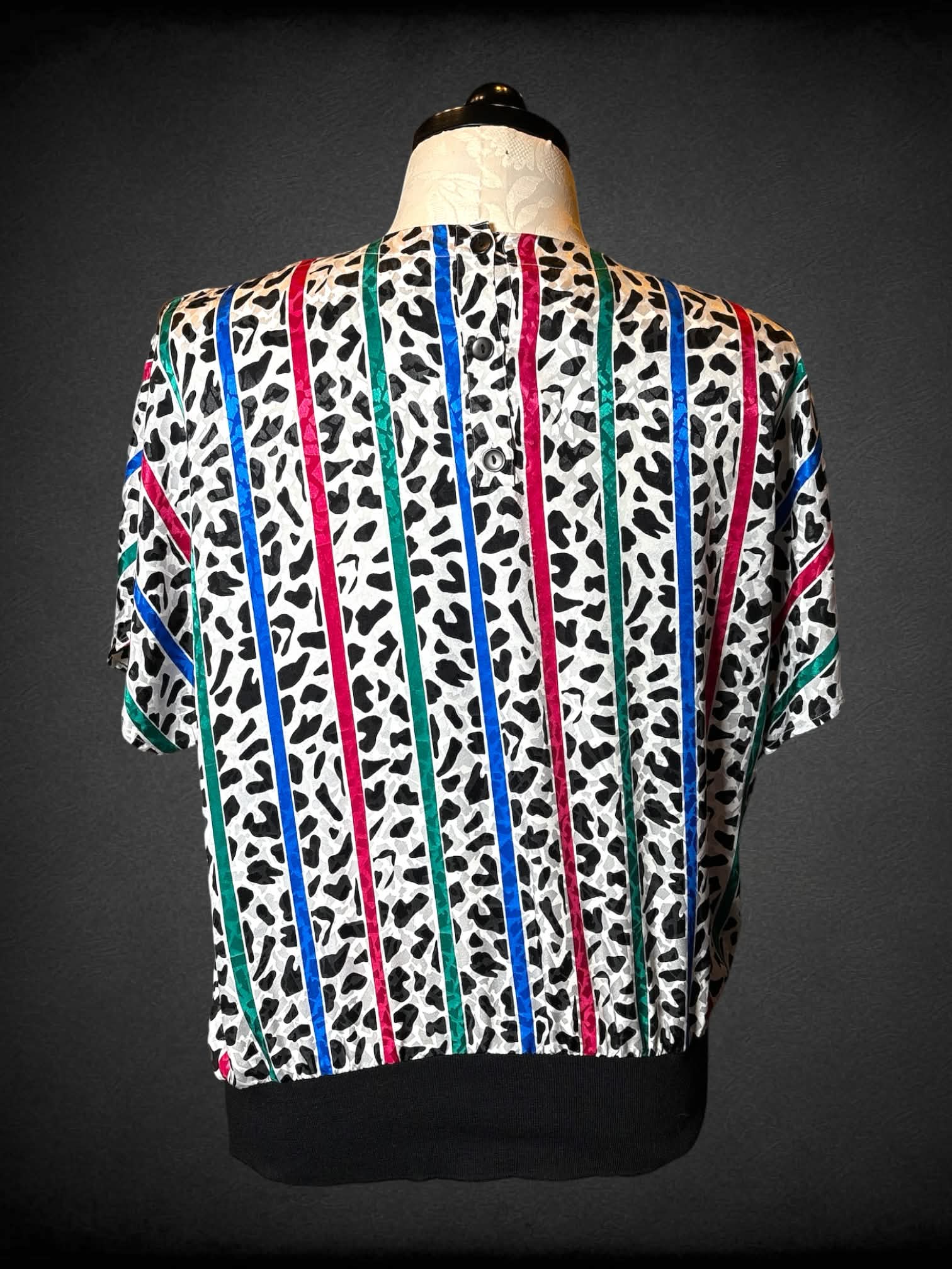 1X Dana Alexander vintage white flowy blouse with cow print and colorful striped pattern, and buttons on back
