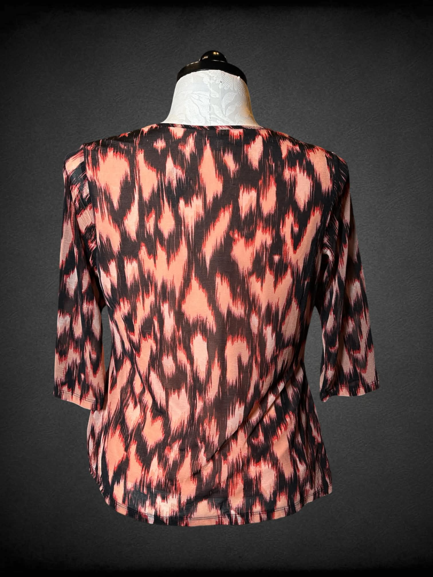 1X Jennifer Lopez pink & black blouse with asymmetrical twist design on front