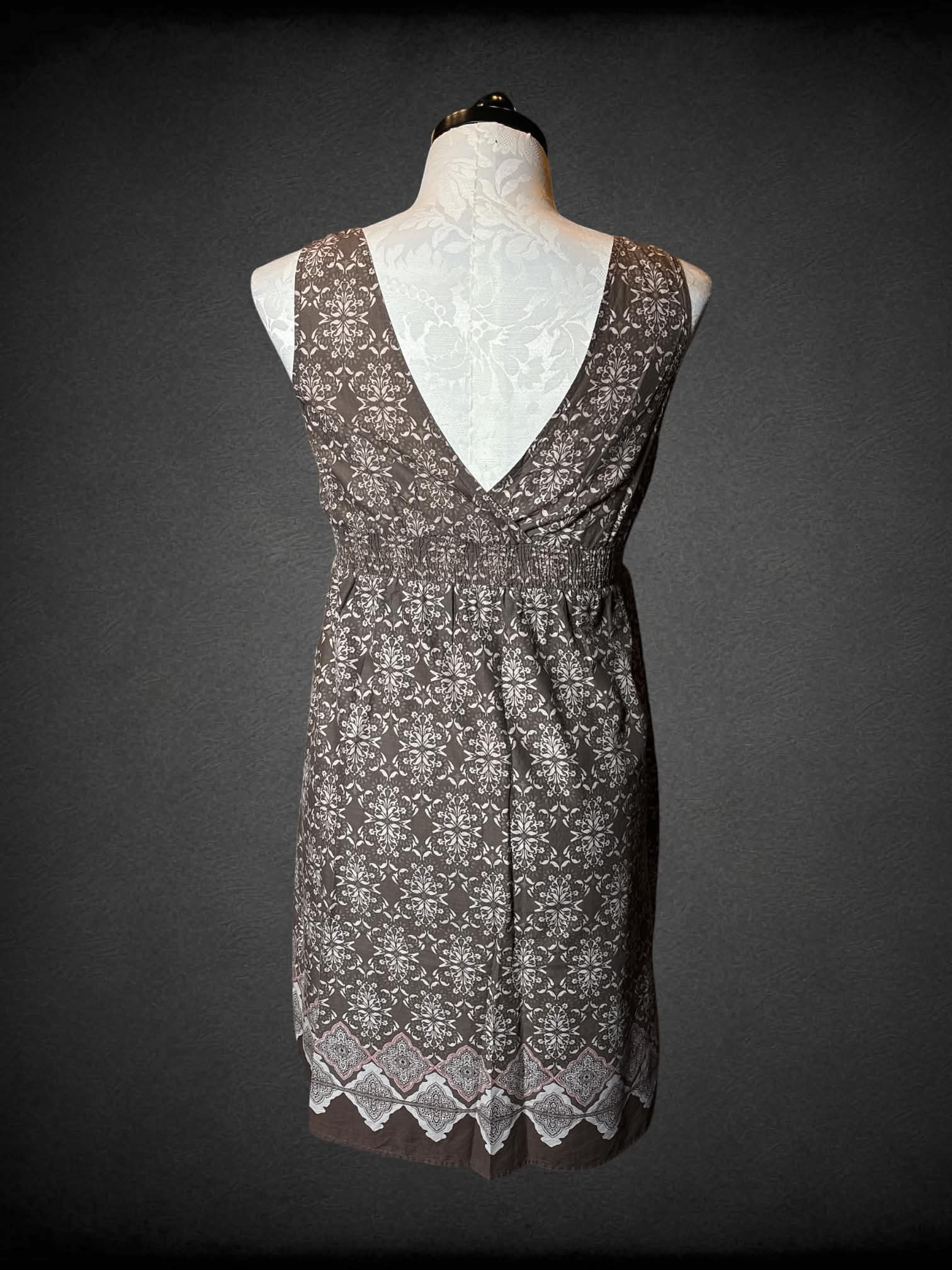 XL Sonoma brown dress with damask pattern, and shirred waist