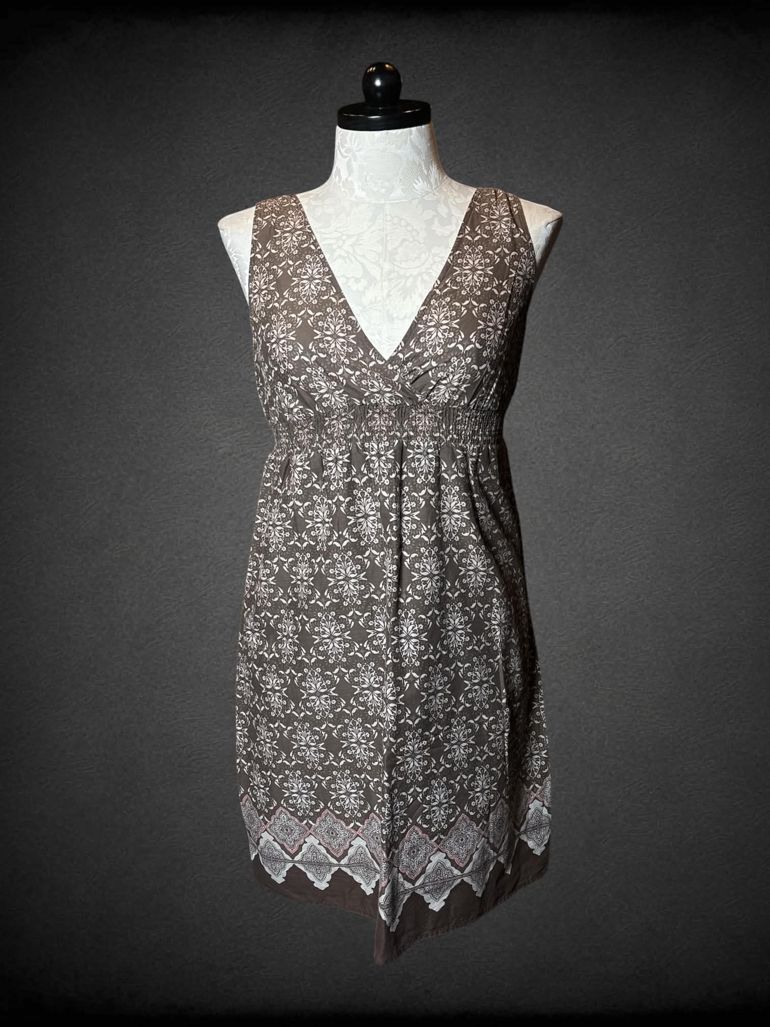 XL Sonoma brown dress with damask pattern, and shirred waist