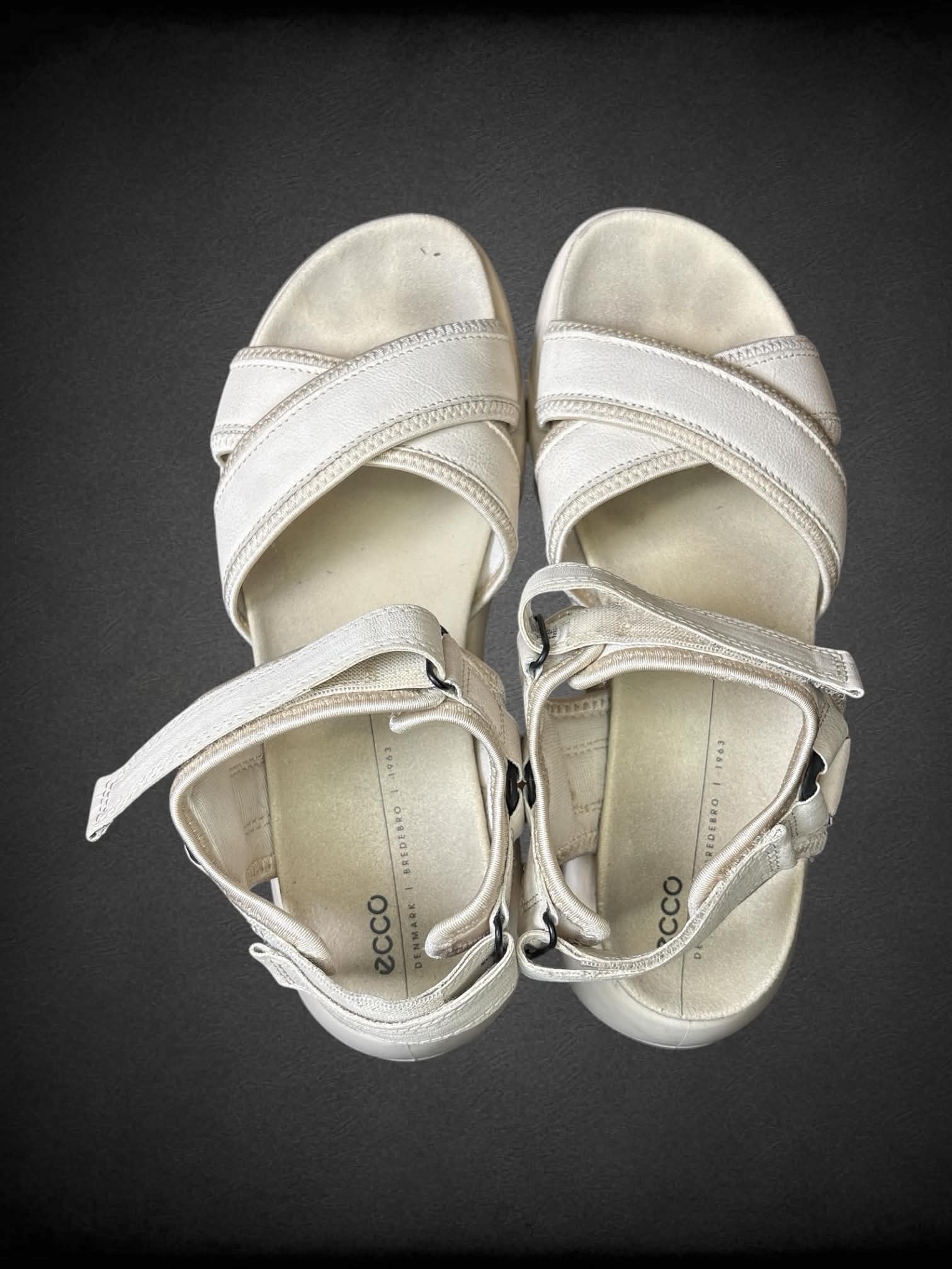Size 41 Ecco off-white platform sandals