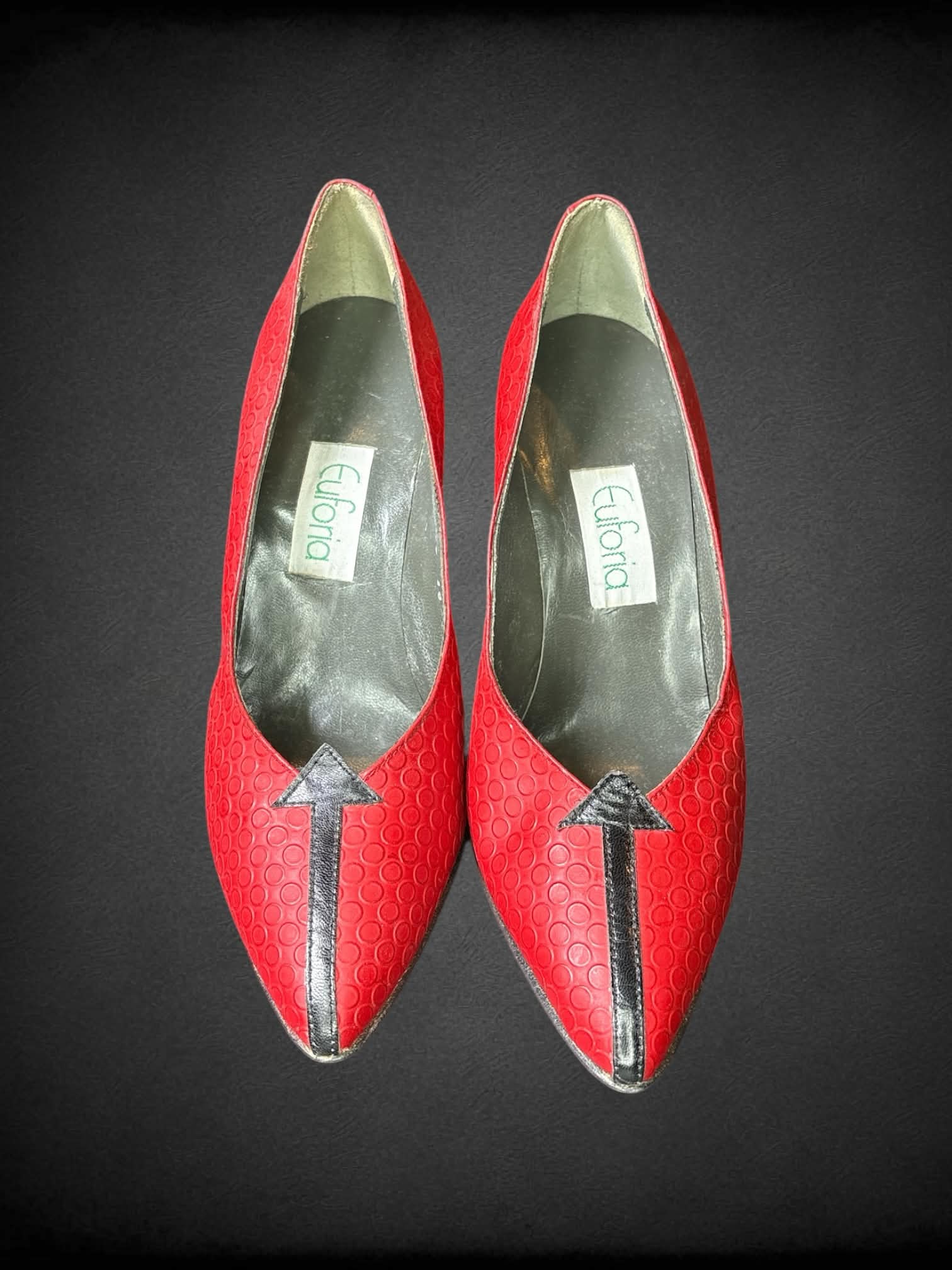 Size 39 Euforia vintage red leather heels with black arrow design