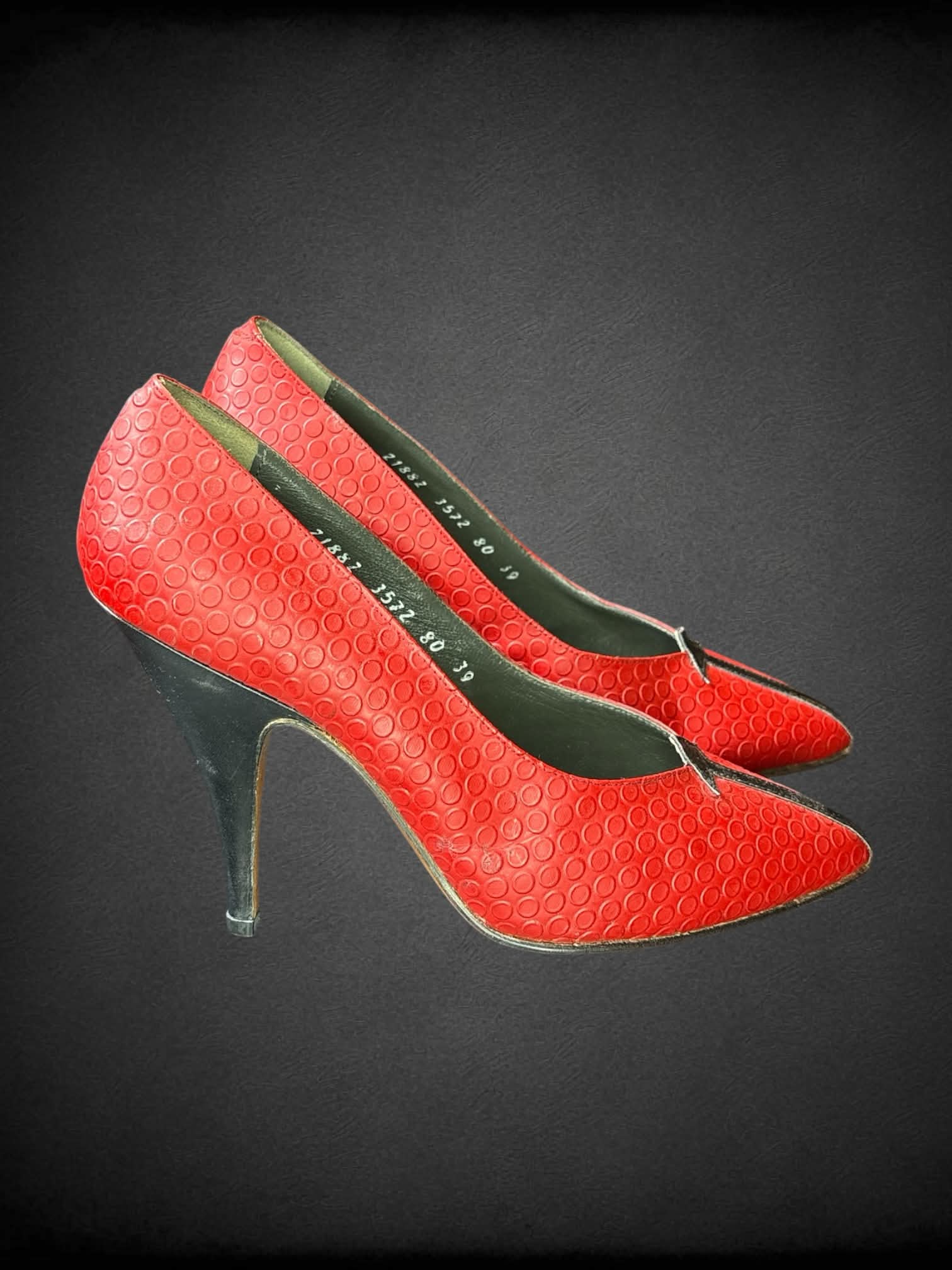 Size 39 Euforia vintage red leather heels with black arrow design