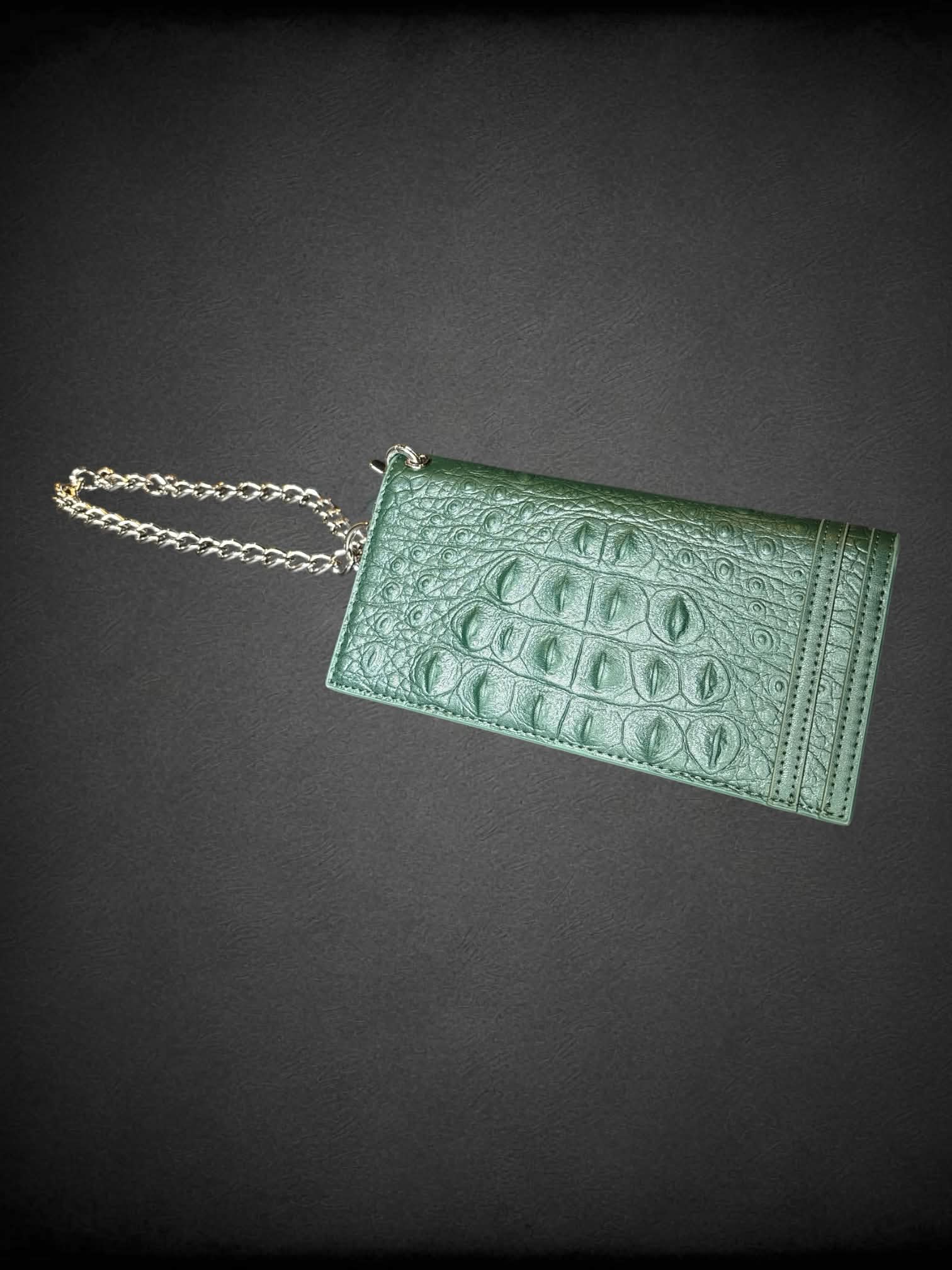Tote & Carry green wallet on chain with alligator-like detailing