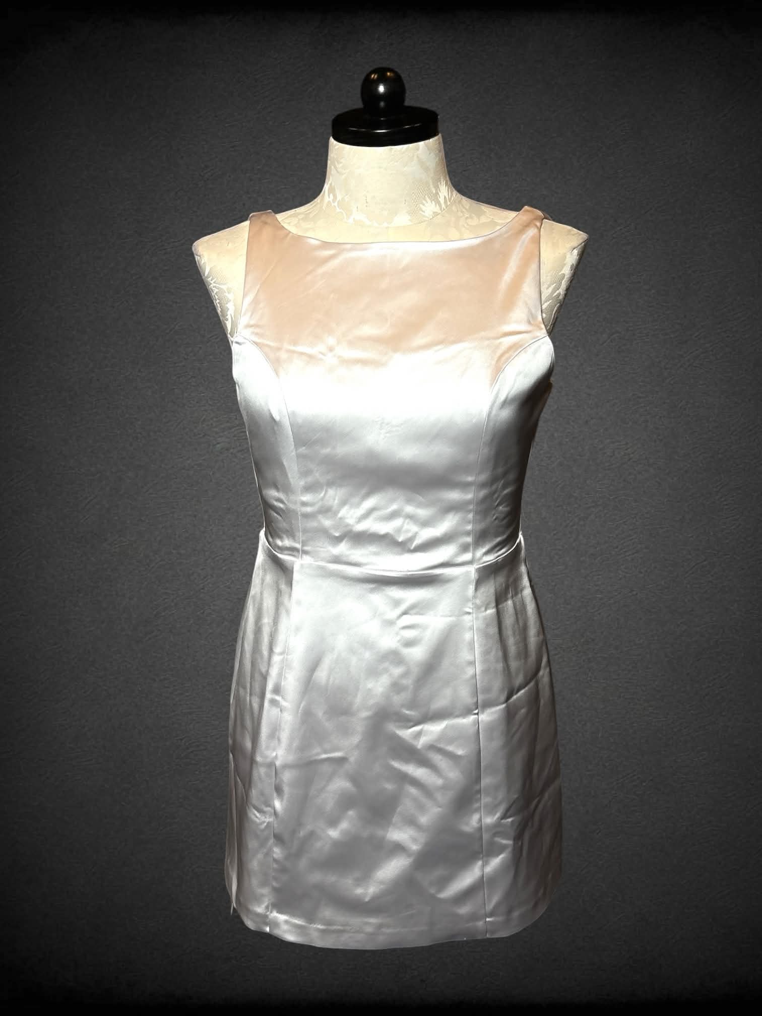 XL Abercrombie & Fitch NWT white short dress with open back, and zipper and clasp on back
