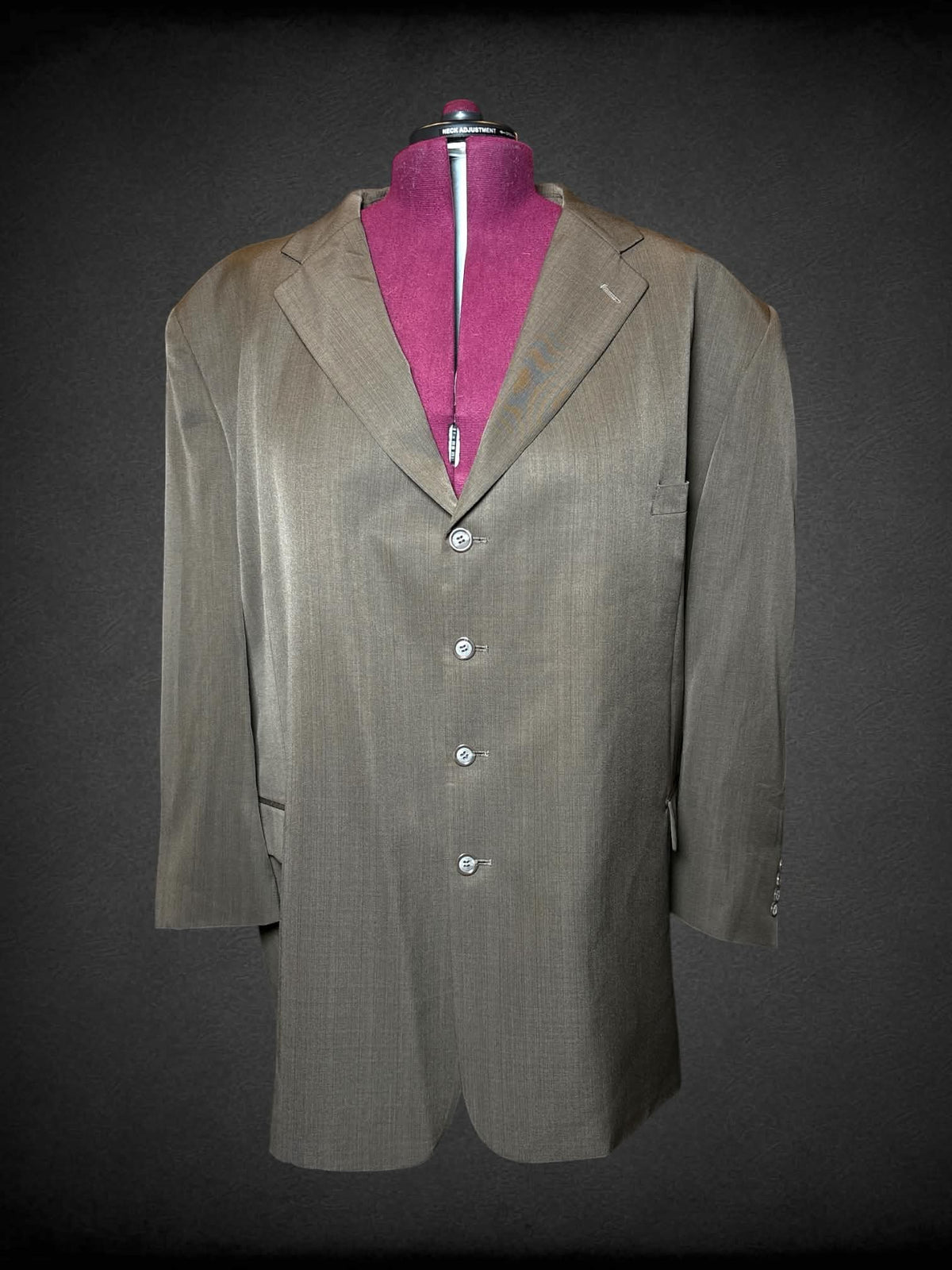 4X Zandello brown suit jacket with padded shoulders, buttons, one pocket, and two faux pockets