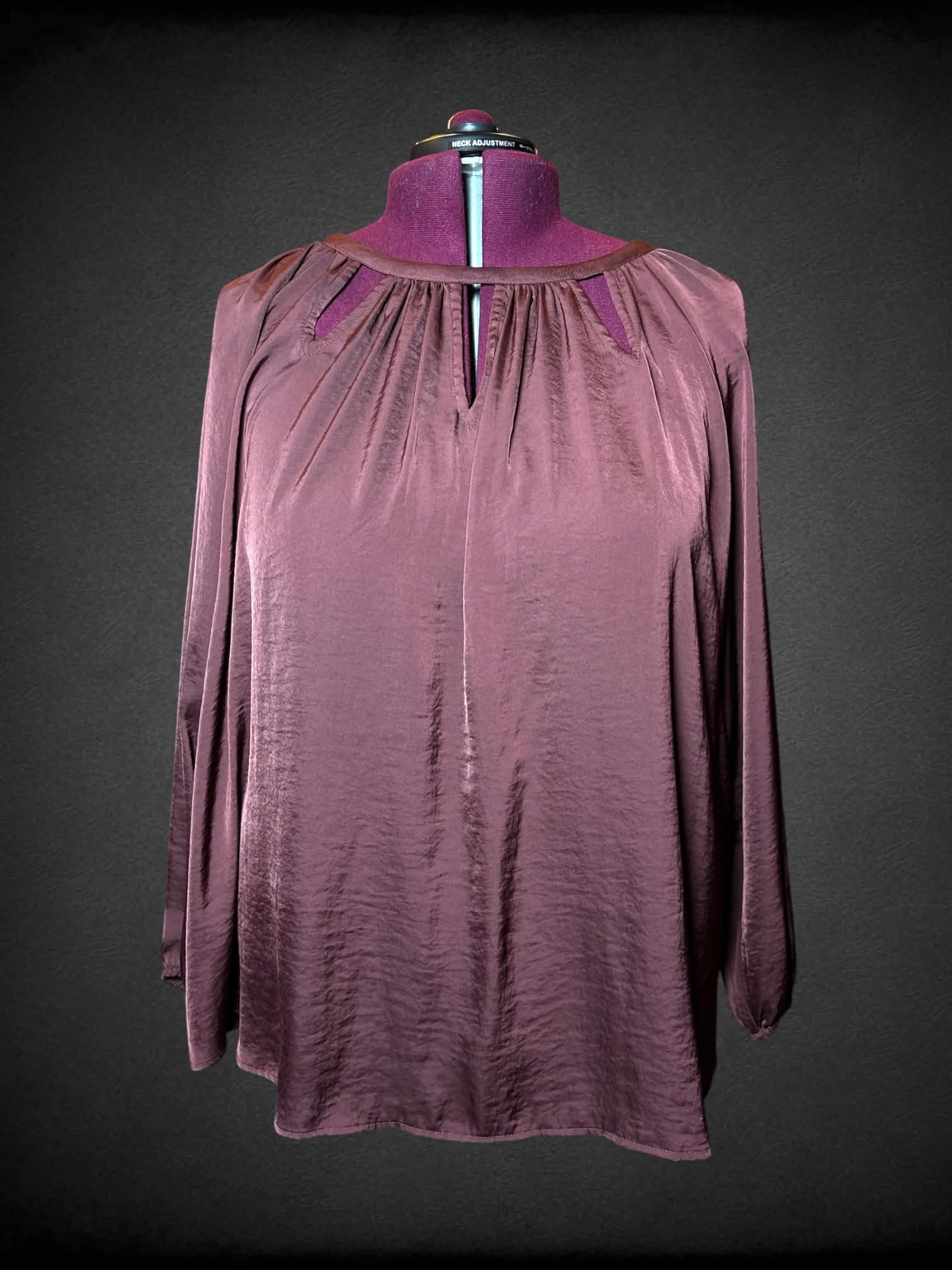 3X Jennifer Lopez brown long-sleeve flowy blouse, with metal charm clasp on back