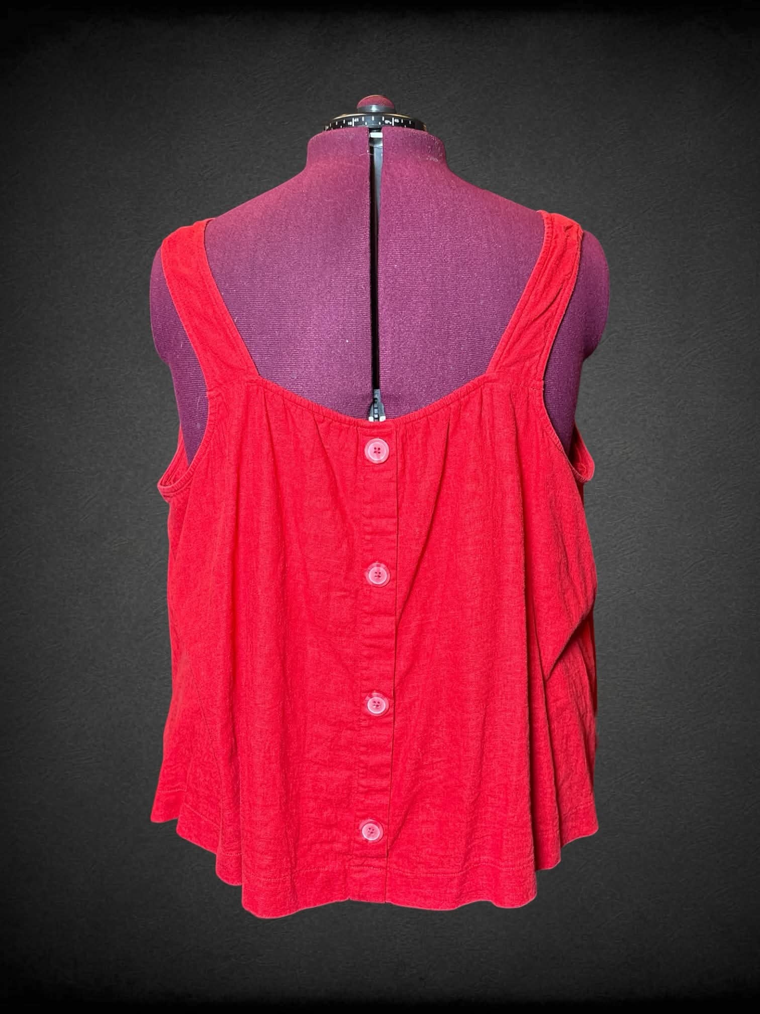 4X Ava & Viv red tank top with decorative buttons on back