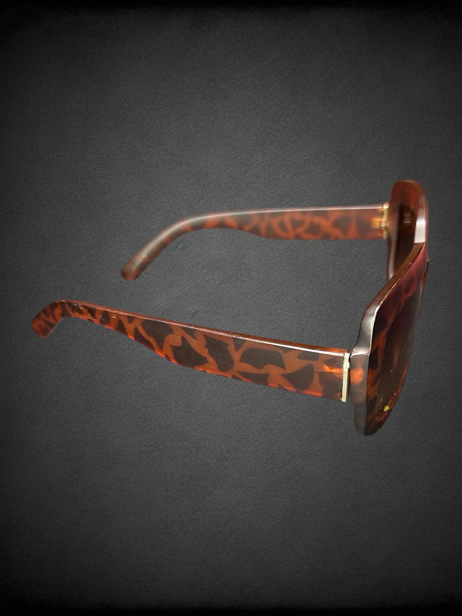 Betsey Johnson brown tortoise-shell sunglasses