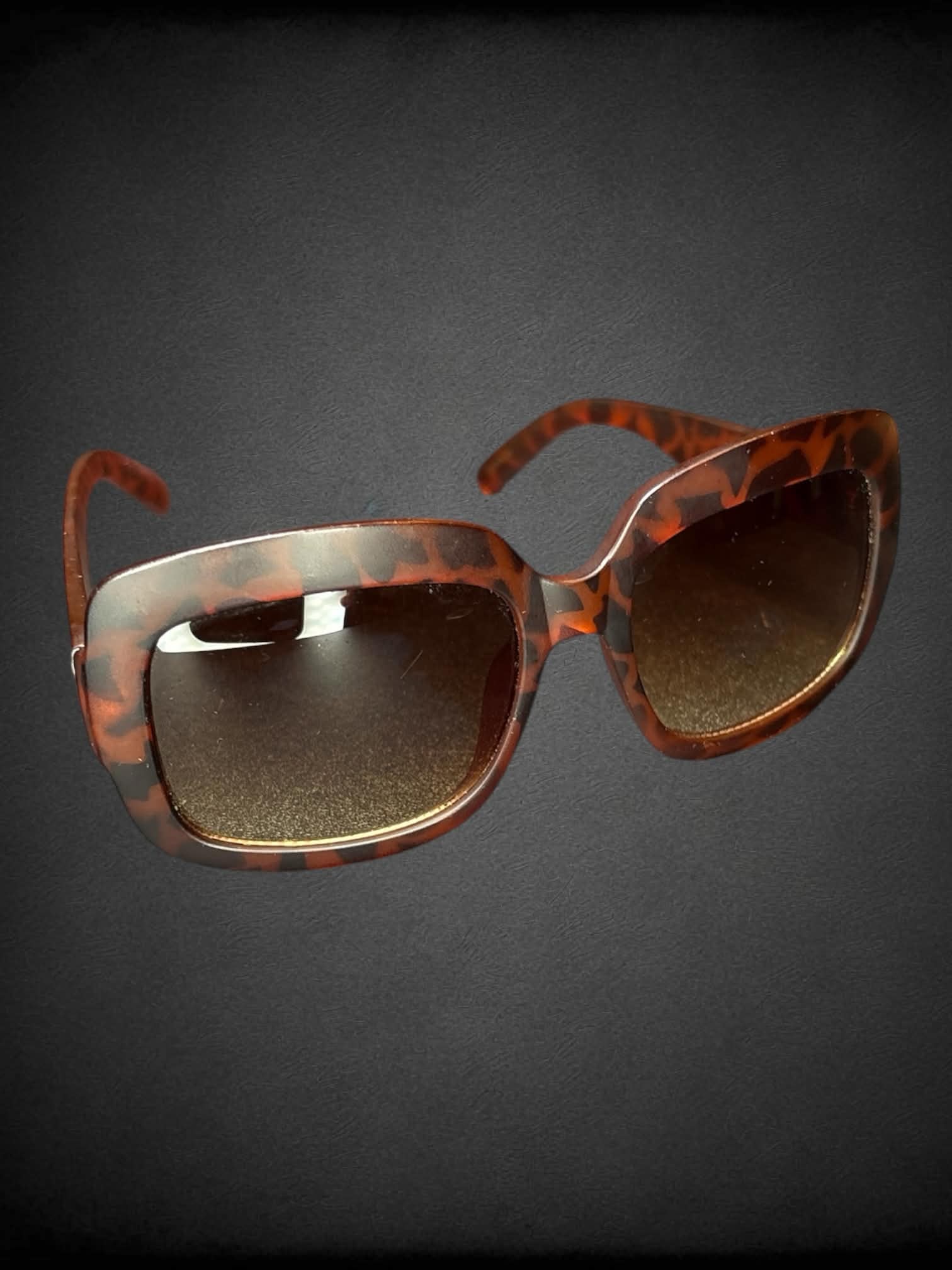 Betsey Johnson brown tortoise-shell sunglasses