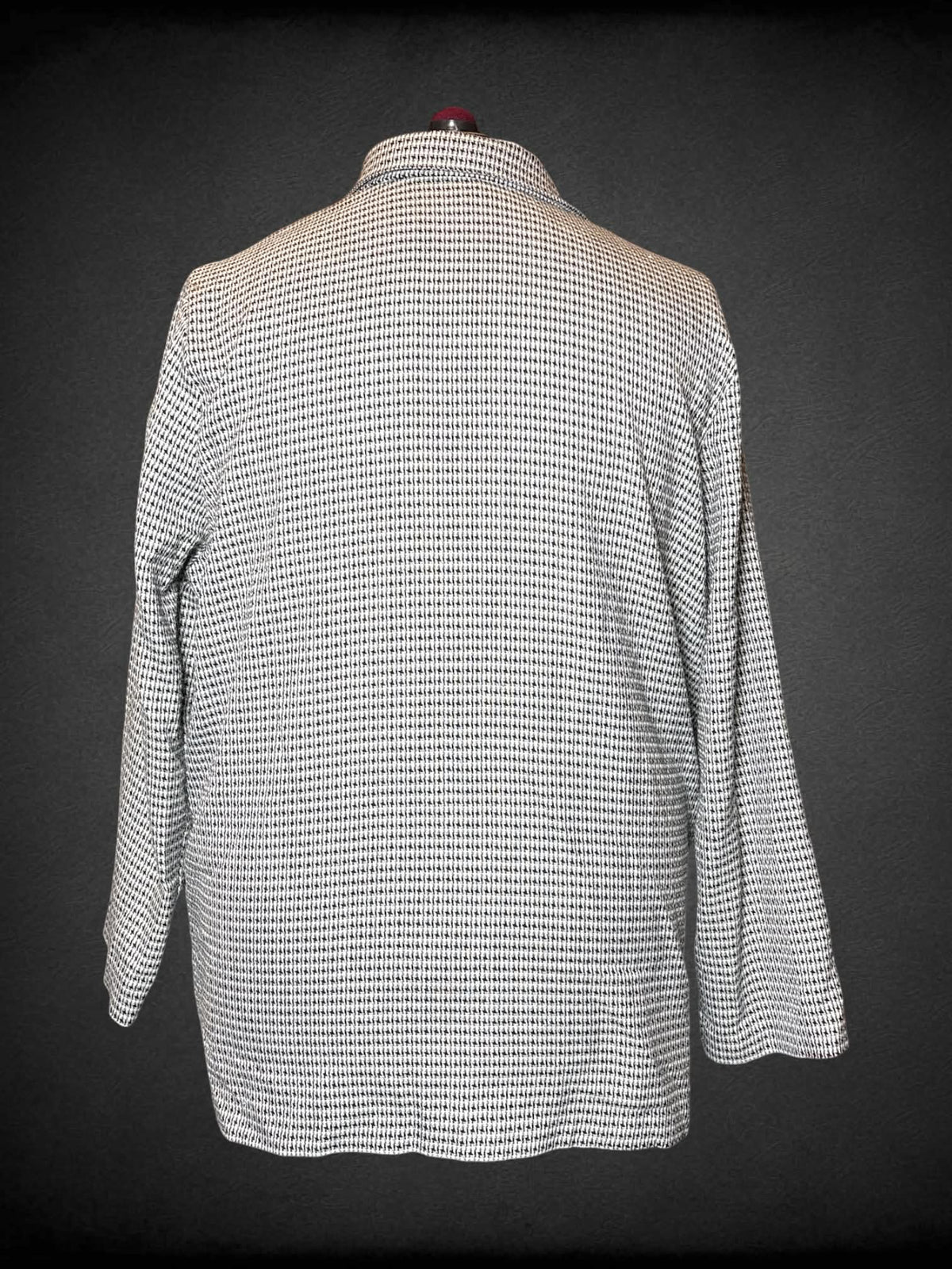 2X Joanna vintage black & white blazer with cross stitch pattern, and pockets