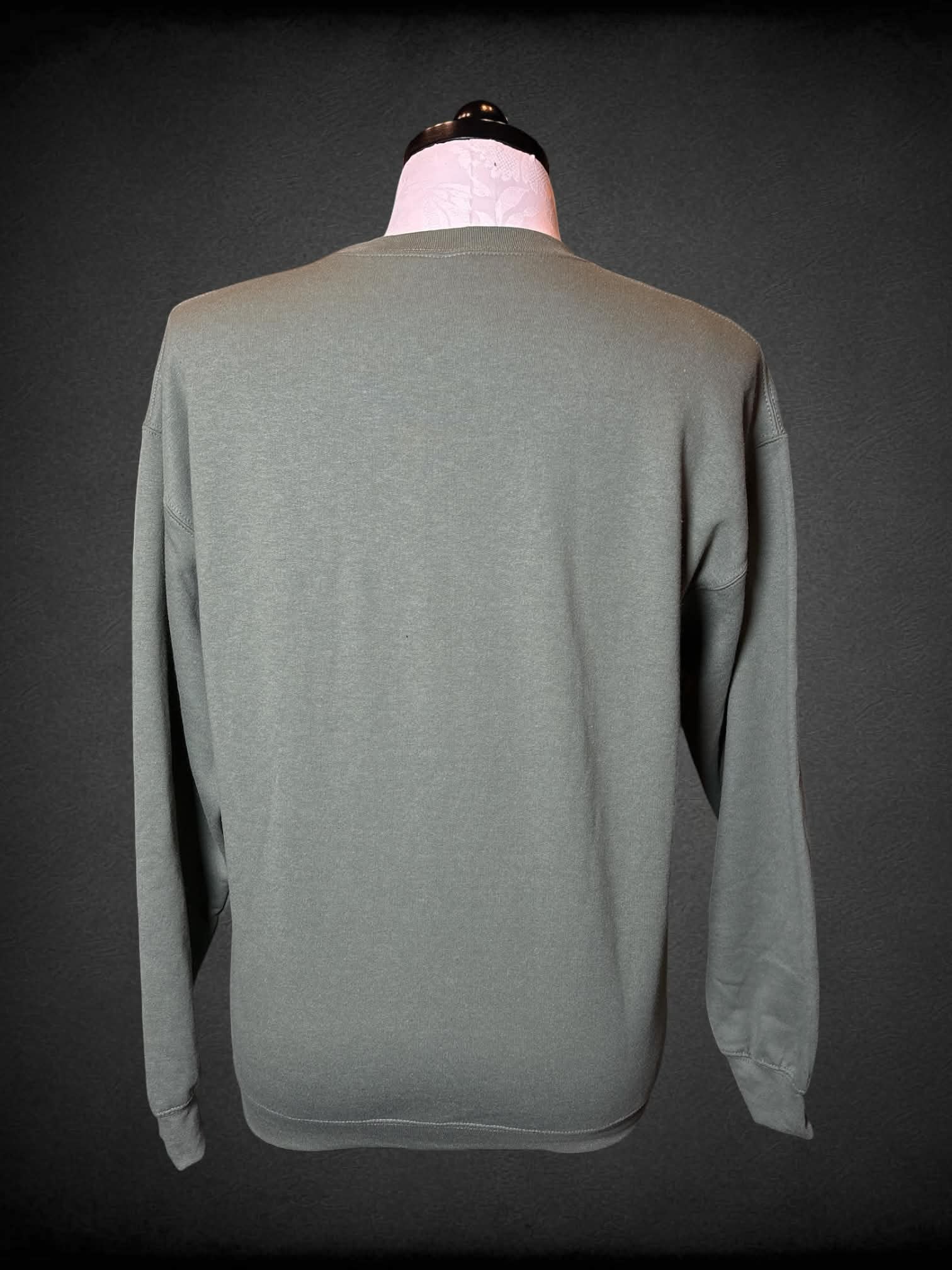 1X Gildan green crewneck sweatshirt with “TEXAS” on front