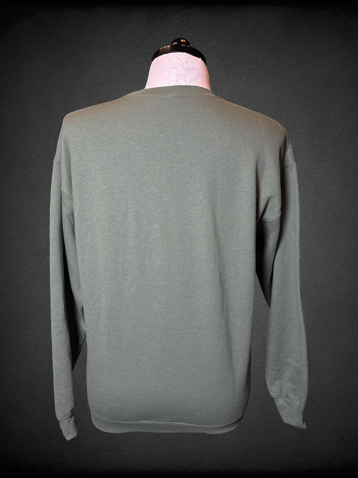 1X Gildan green crewneck sweatshirt with “TEXAS” on front
