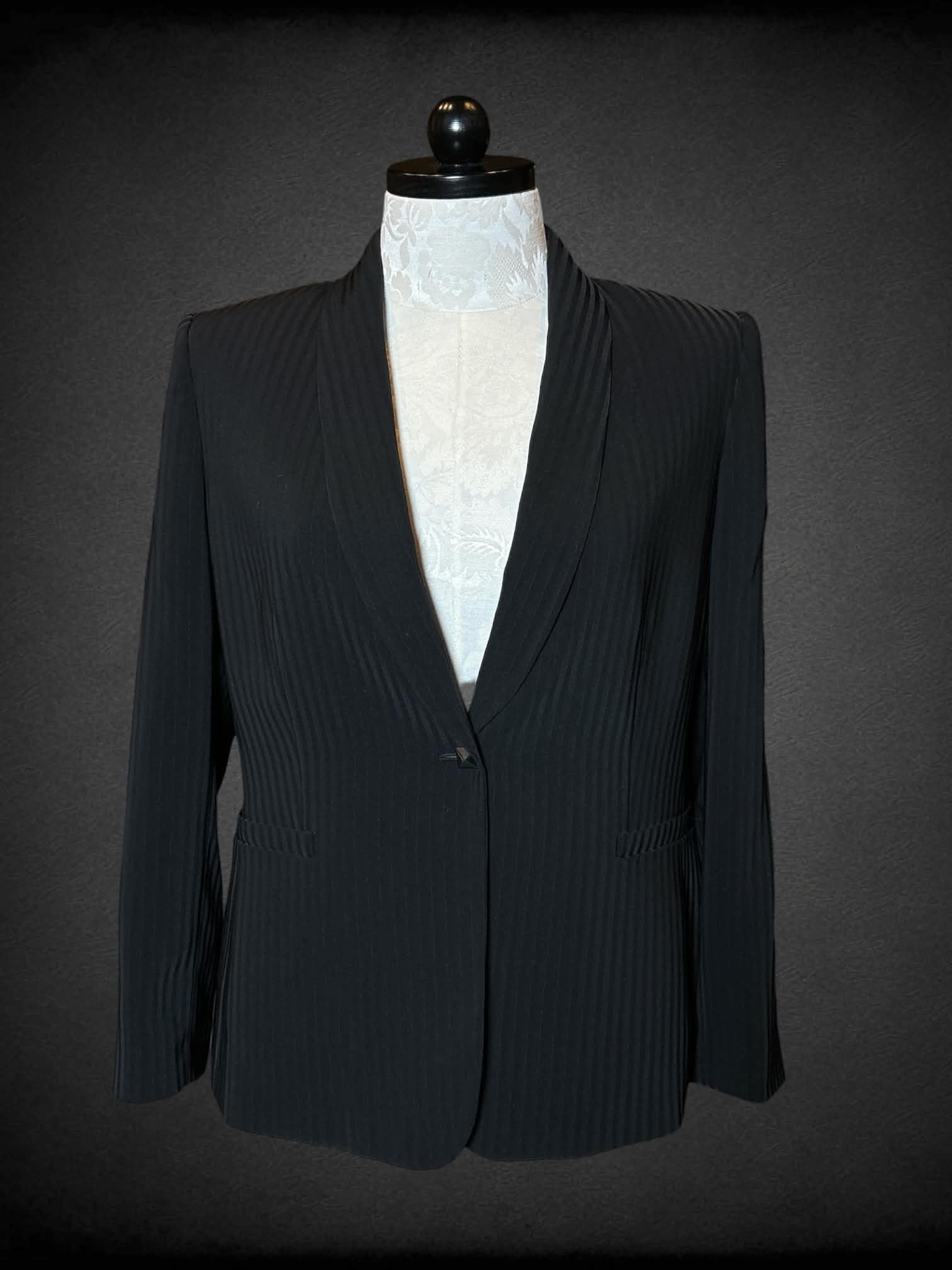0X Tahari black blazer with striped pattern, faux pockets, and padded shoulders