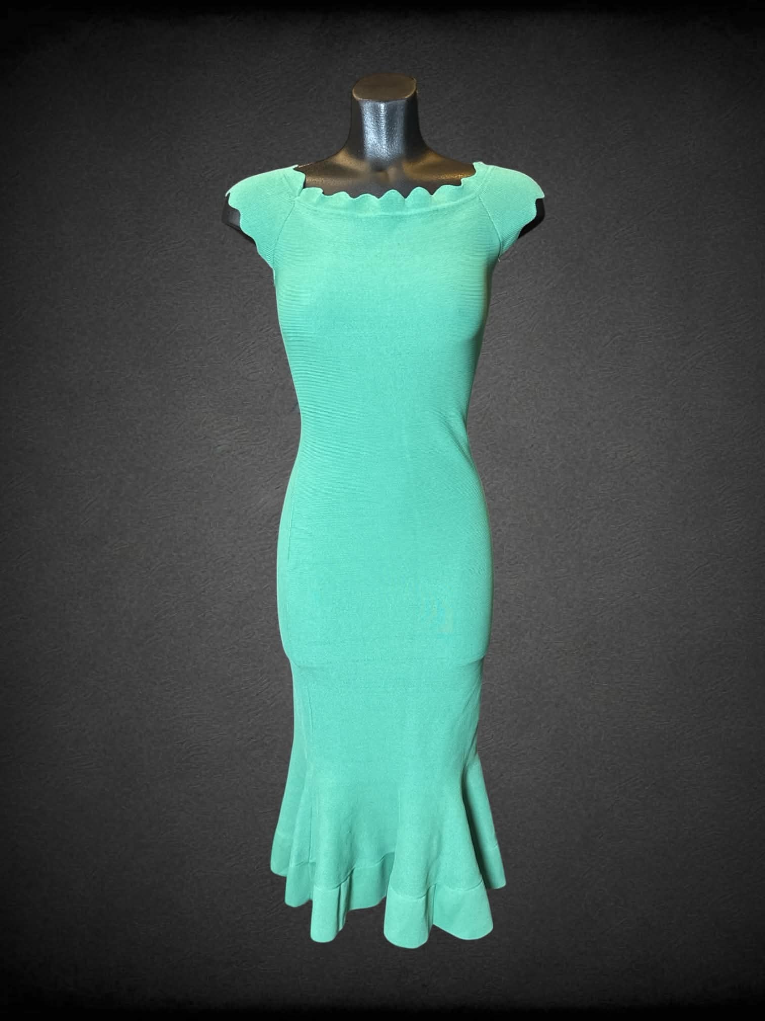 XS New York & Company NWT woven sage green dress with scalloped hem
