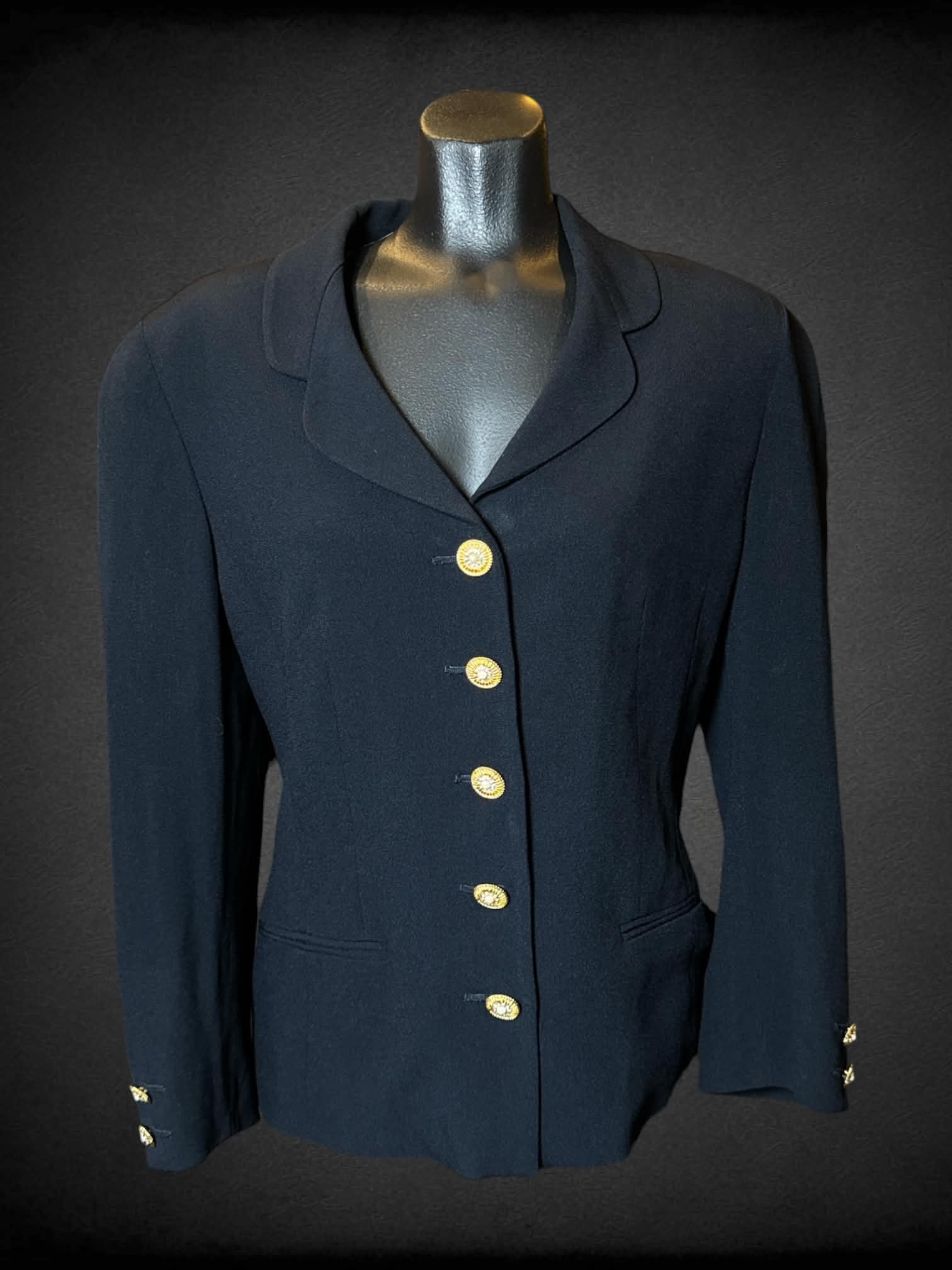 M Louis Féraud black button-up blazer with padded shoulders, and faux pockets