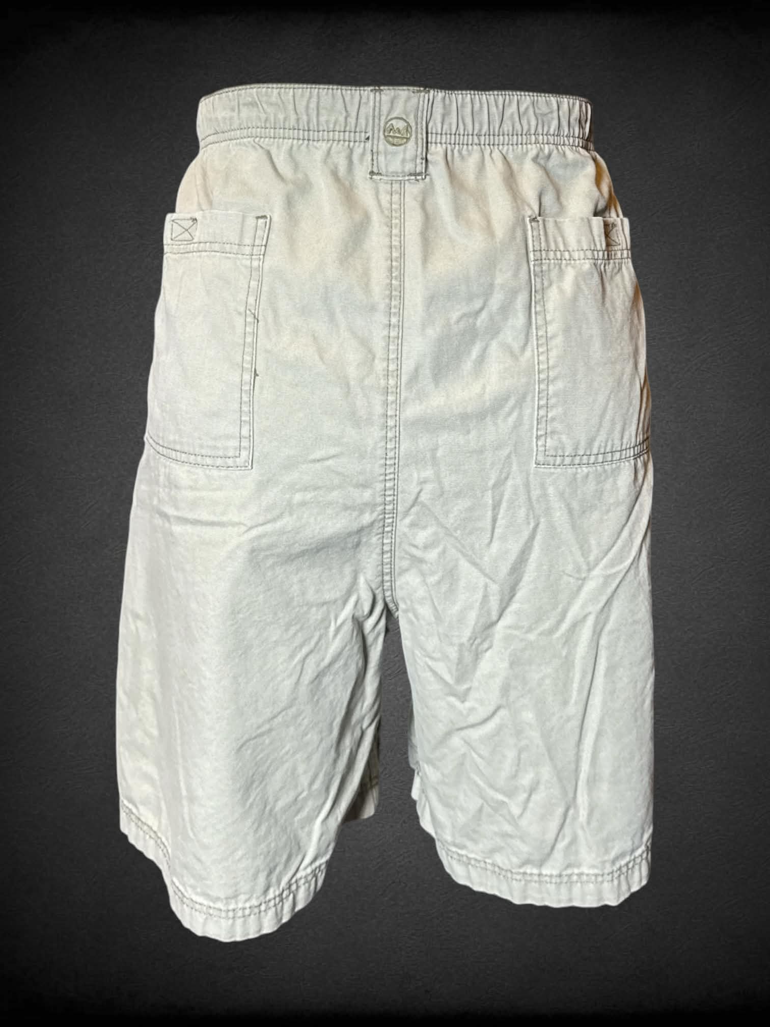 3X khaki shorts with side pockets