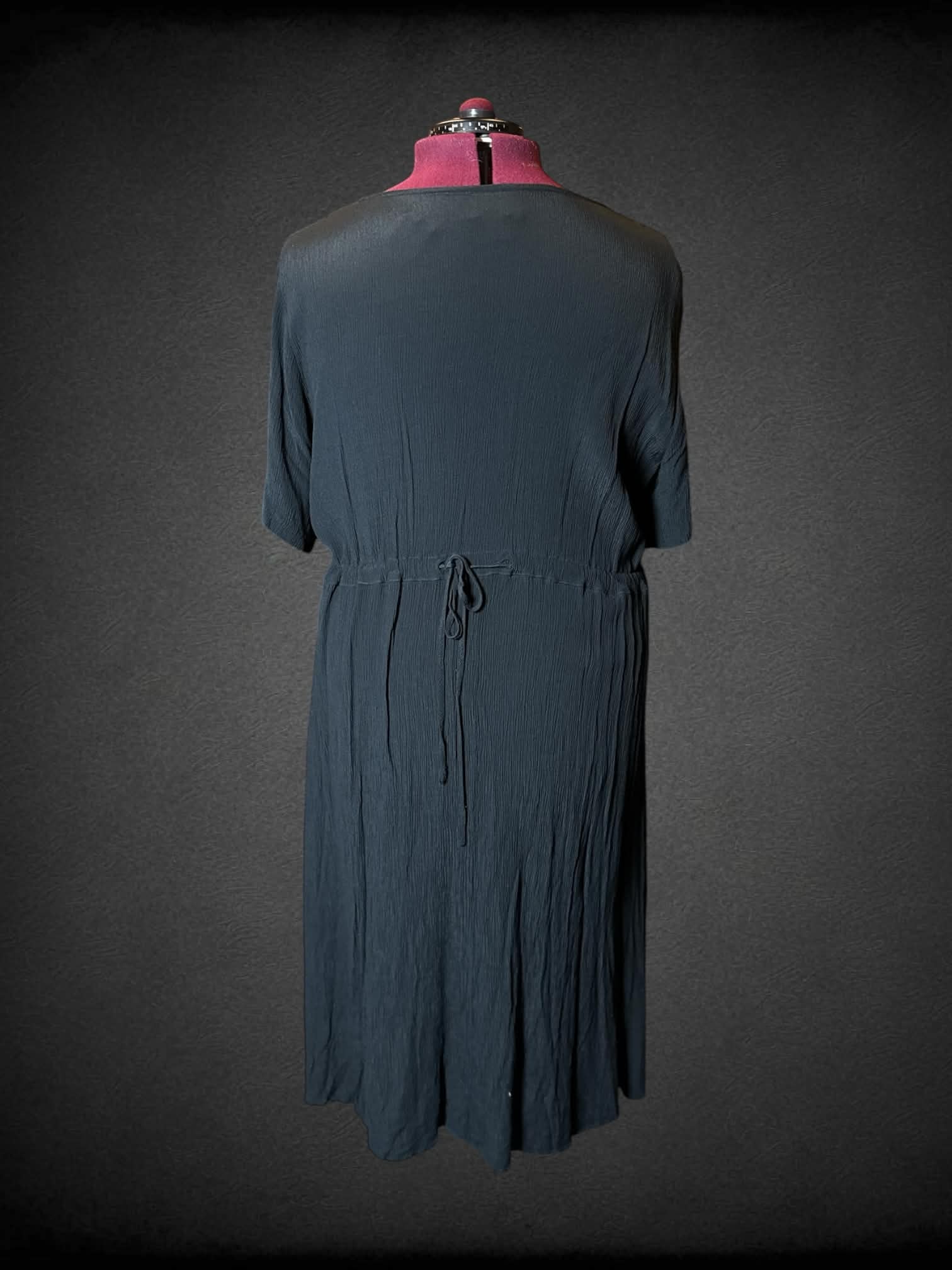 2X Kathryn Deene vintage black half-sleeve dress with embroidery on front, and tie on waist on back