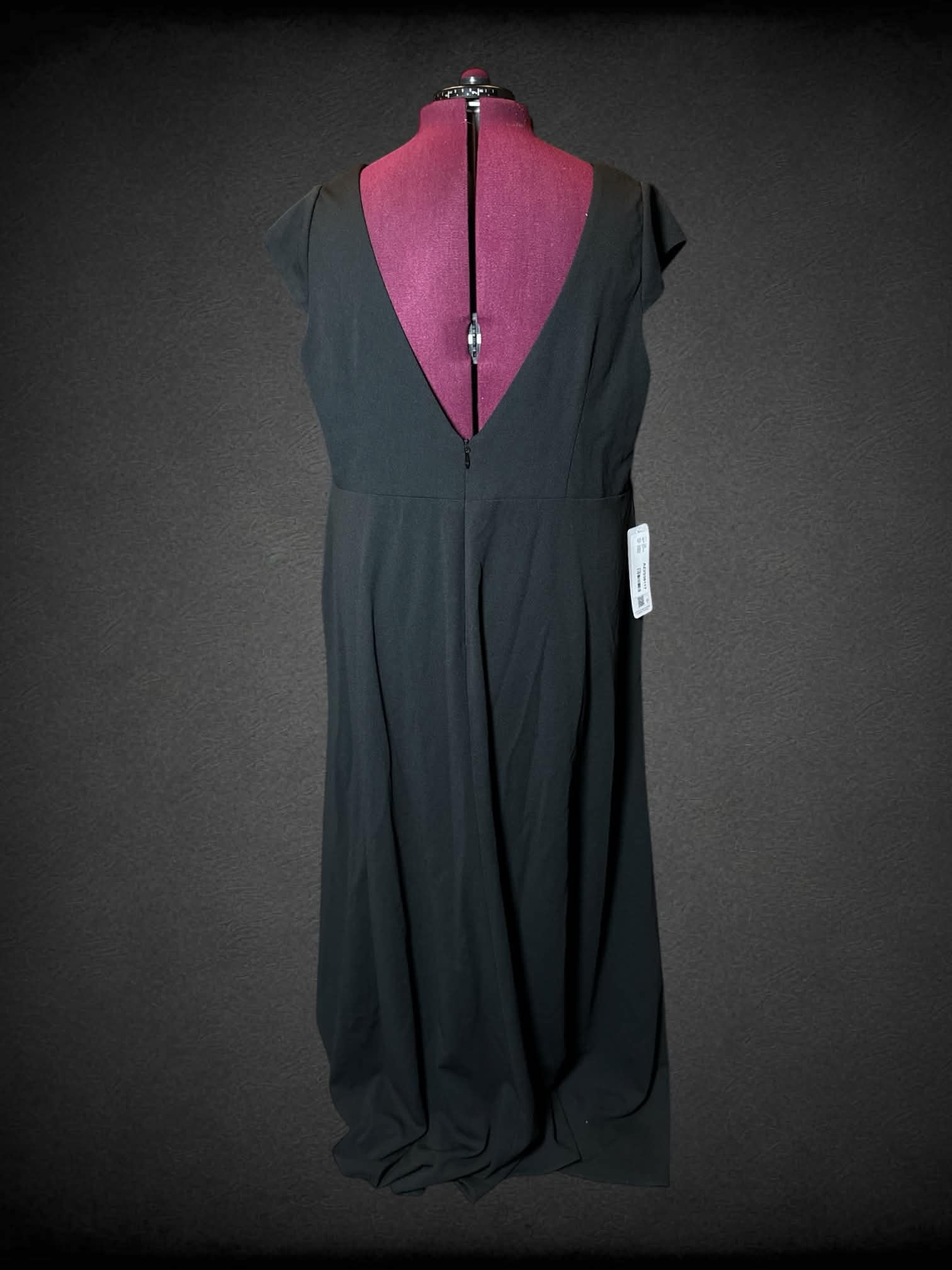 2X Azazie NWT black dress with slit in skirt, pockets, padded bra, and zipper on back