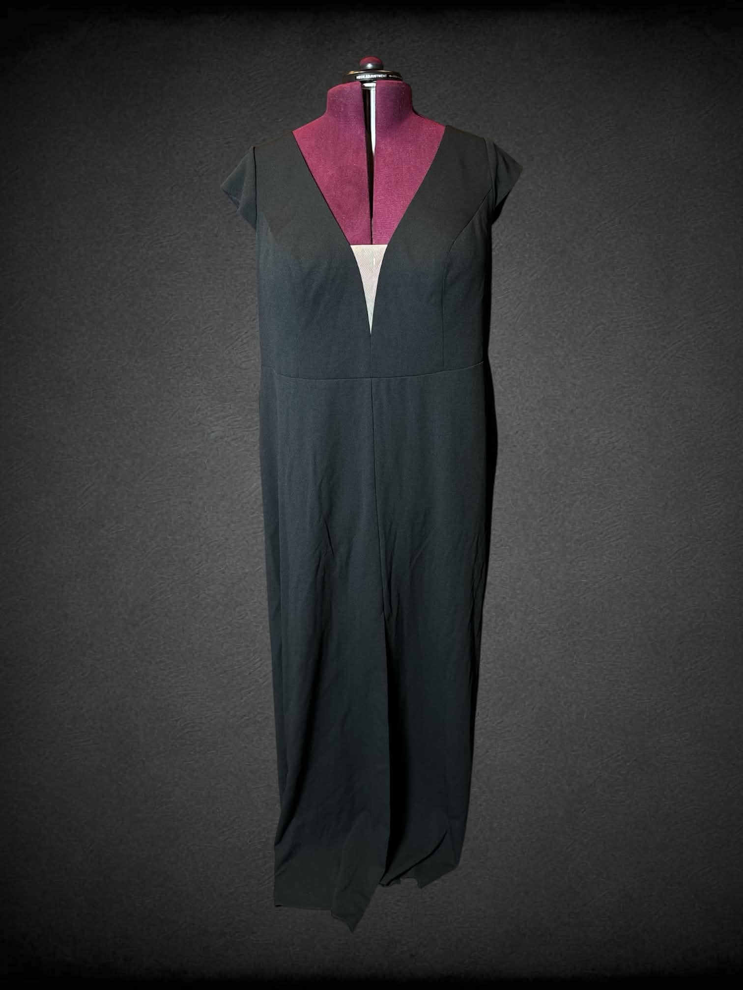 2X Azazie NWT black dress with slit in skirt, pockets, padded bra, and zipper on back