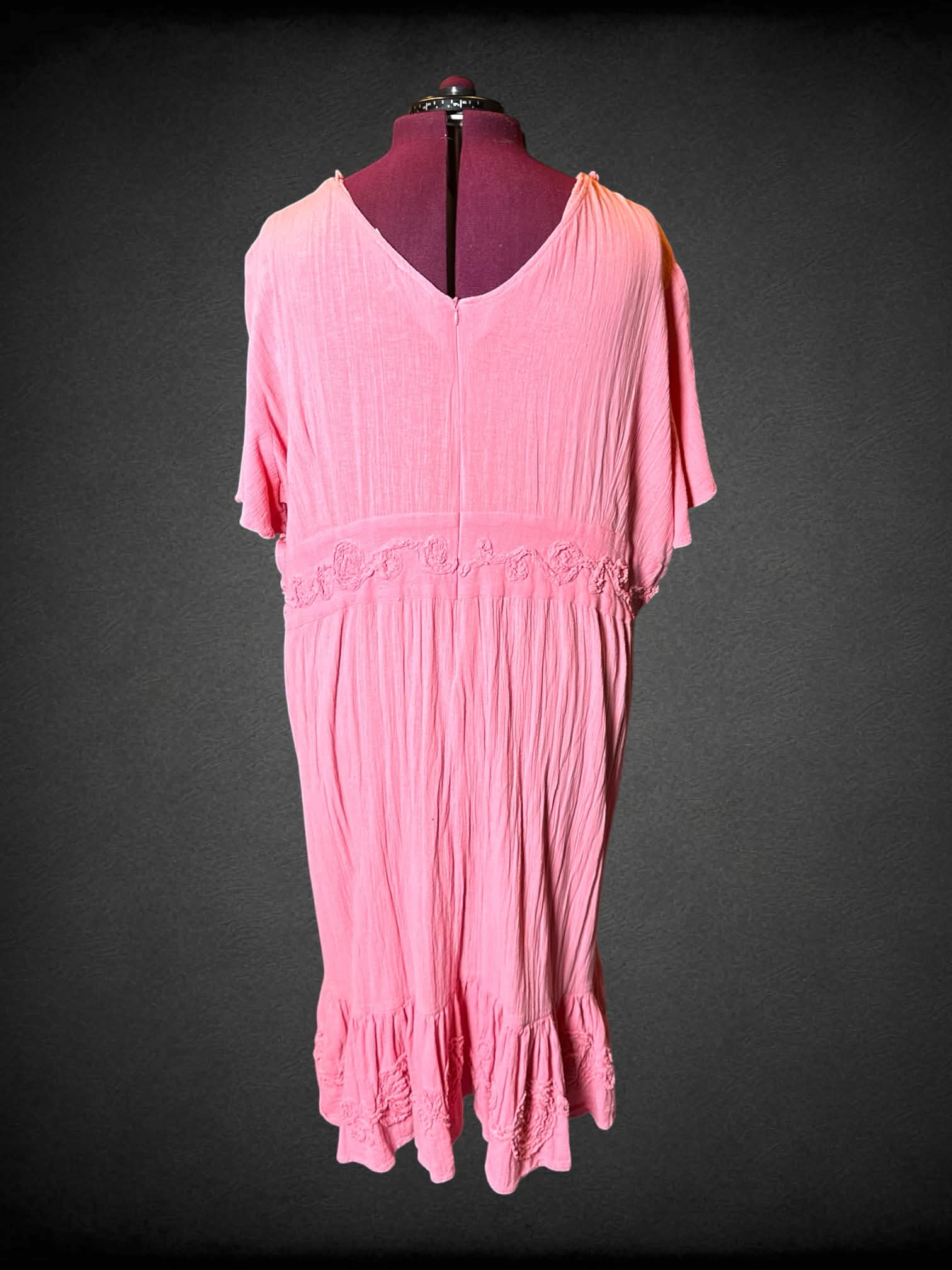 4X Only Necessities vintage warm pink dress with texture design on hemline and waist, and zipper on back