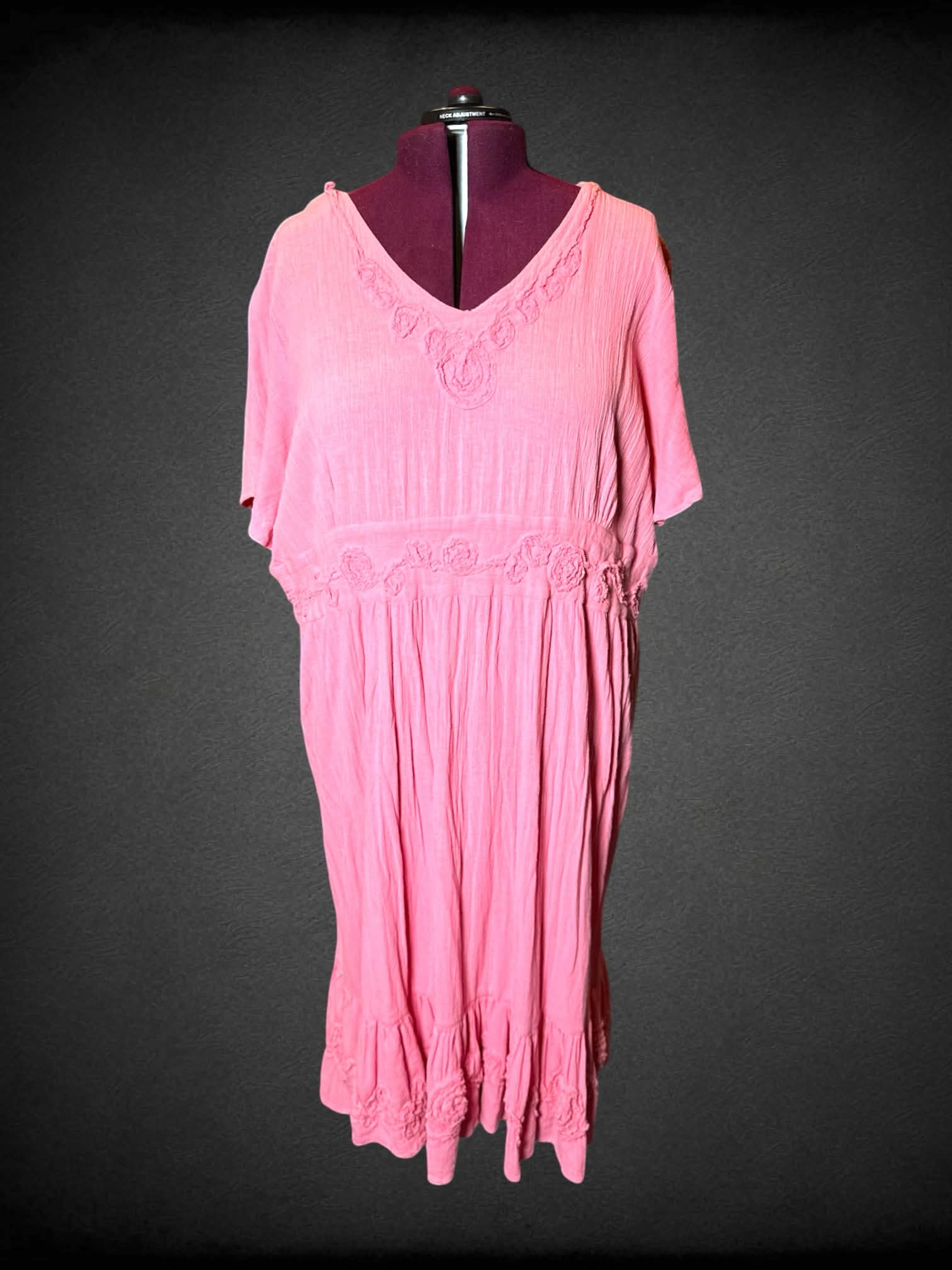 4X Only Necessities vintage warm pink dress with texture design on hemline and waist, and zipper on back