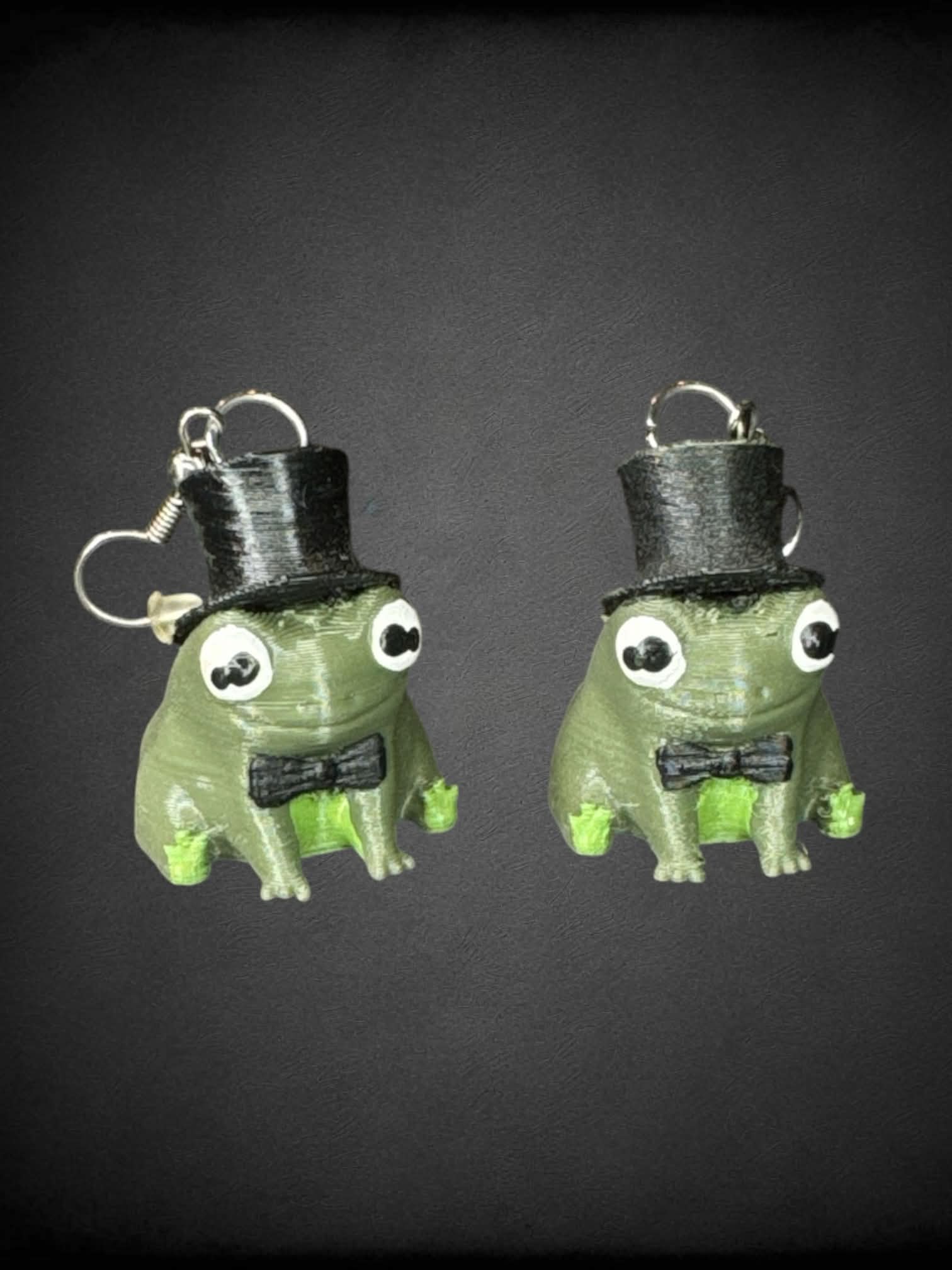 3D printed green frog in top hat earrings