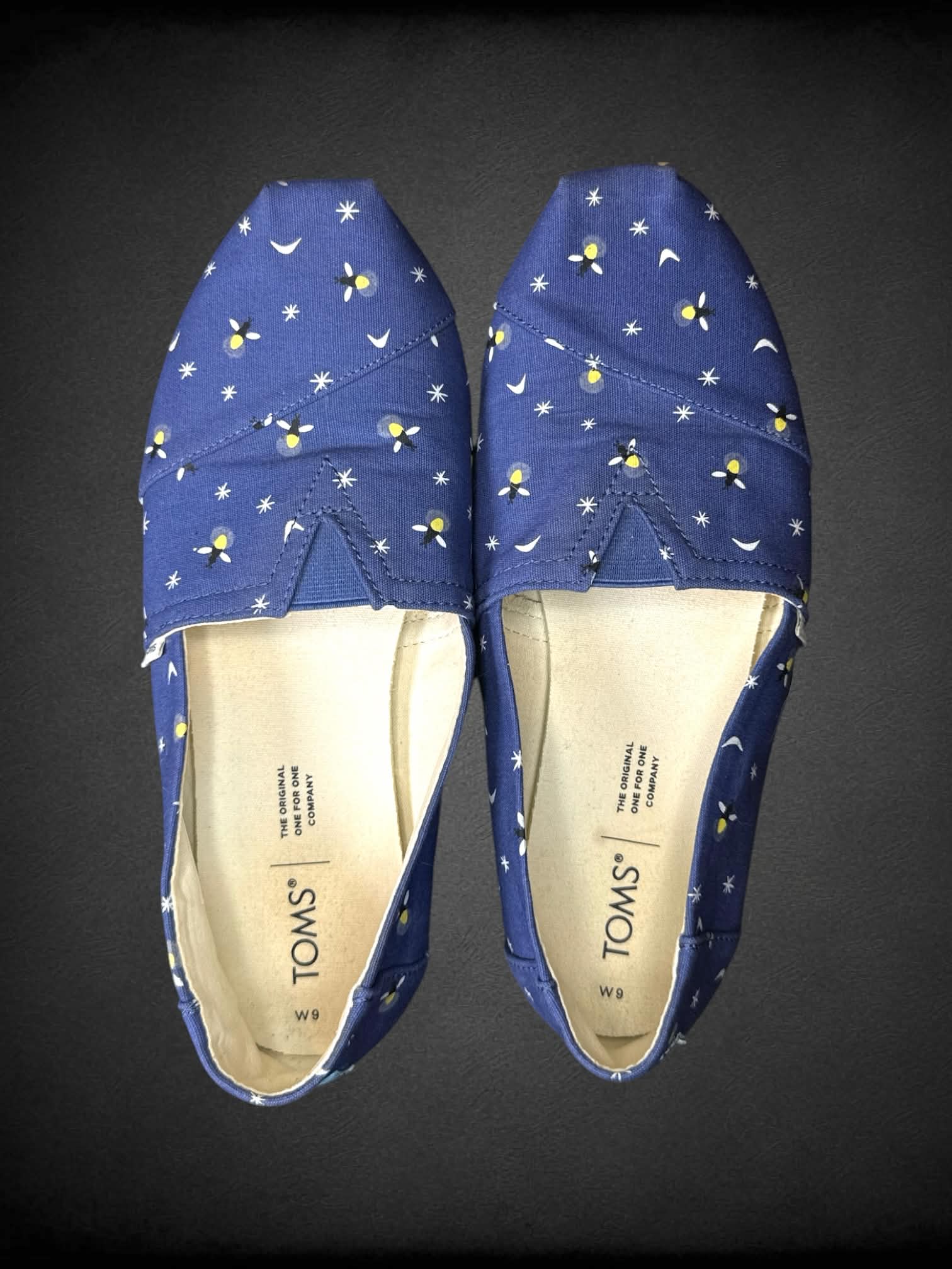 Size 6M Toms blue glow-in-the-dark firefly shoes