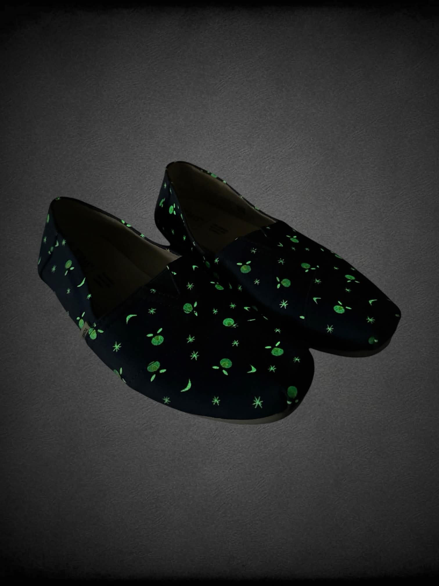 Size 6M Toms blue glow-in-the-dark firefly shoes