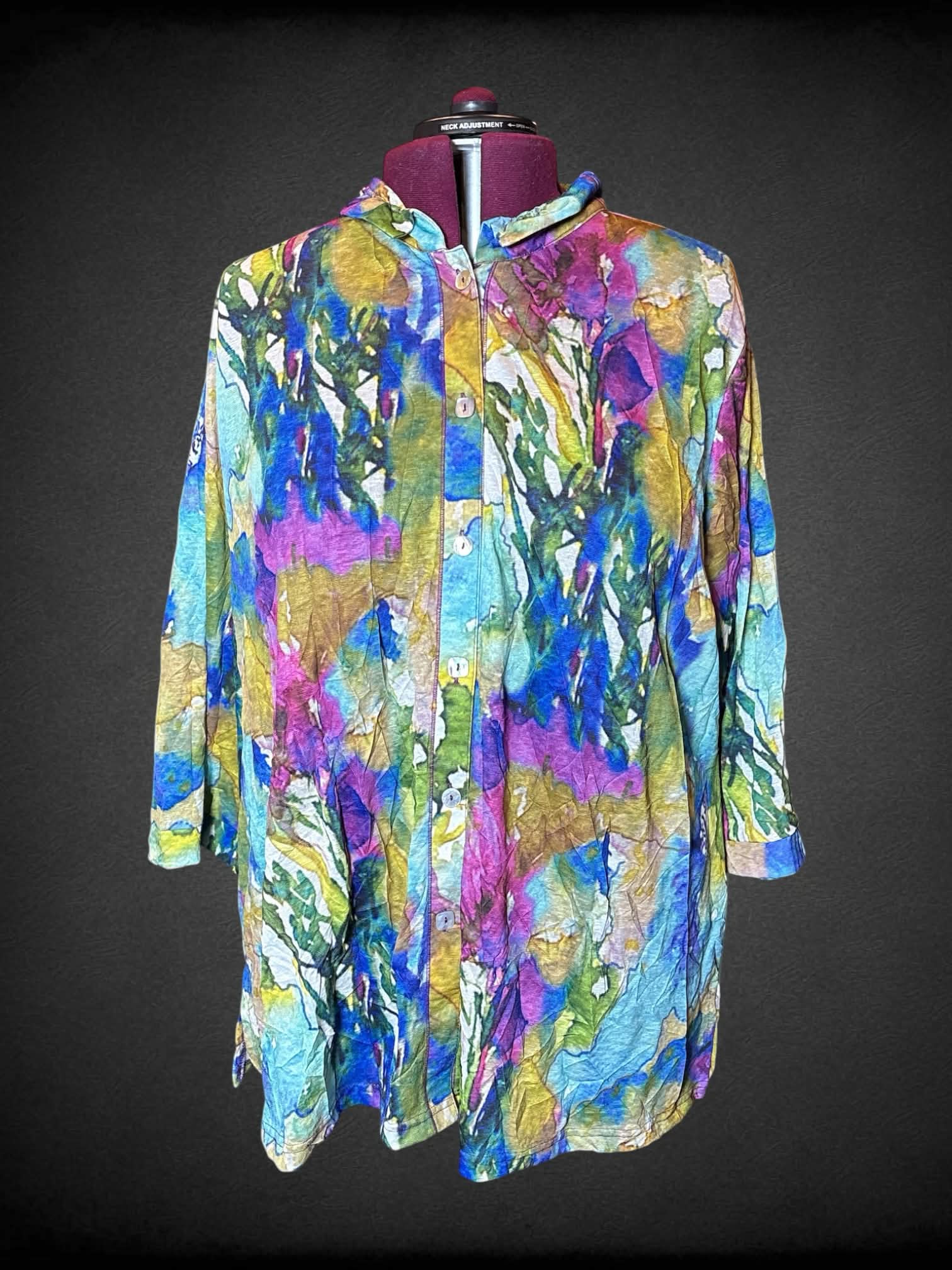 4X Parsley & Sage white button-up shirt with water-color design, and wired collar