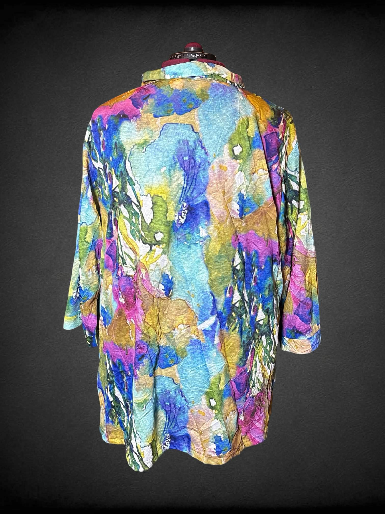 4X Parsley & Sage white button-up shirt with water-color design, and wired collar