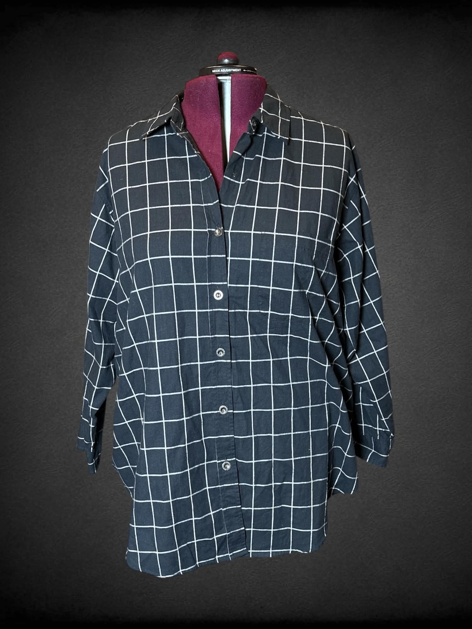 4X Jones New York vintage black button-up shirt with pocket on front, and white grid pattern