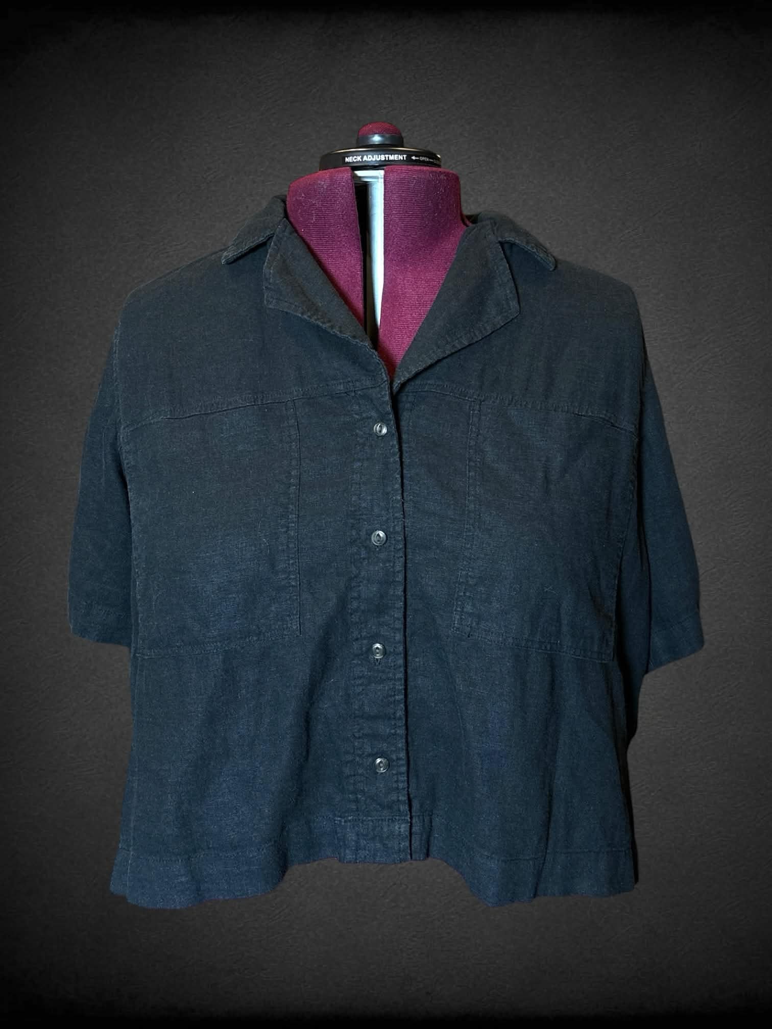 2X Universal Threads black button-up cropped shirt with pockets on front