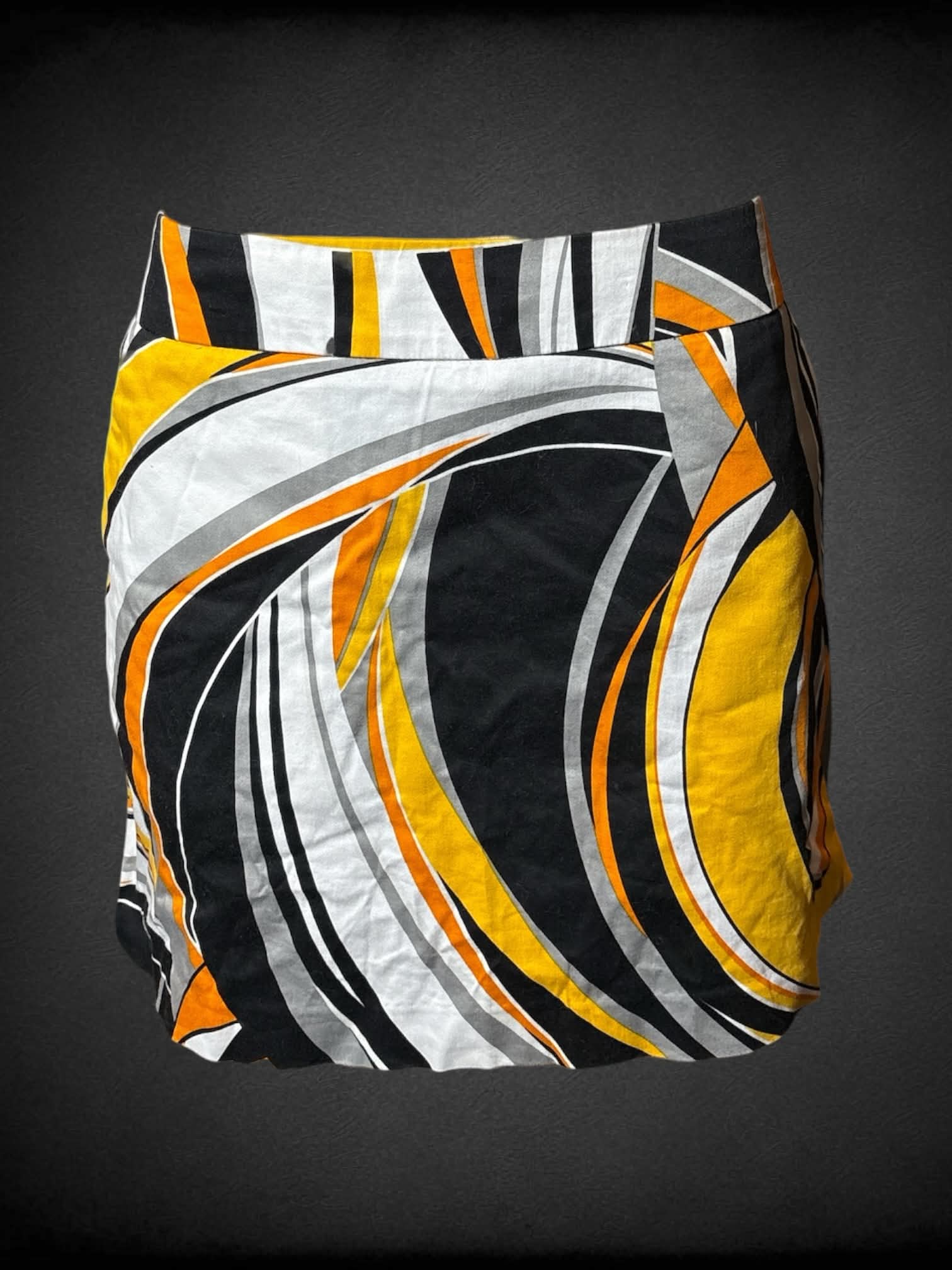 L LoudMouth black pencil skirt with abstract white & yellow pattern, zipper on side, and built-in shorts