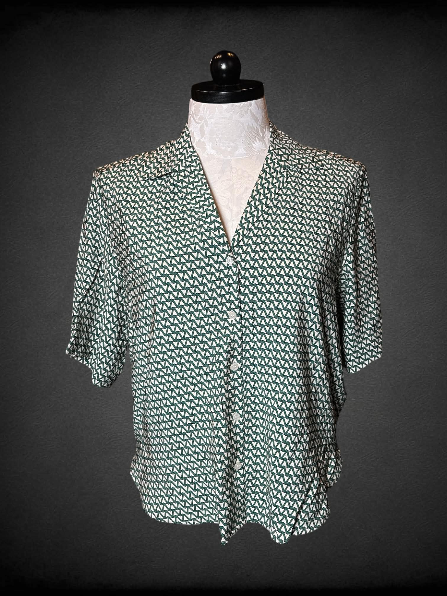 0X h&M green & tan button-up shirt with zig-zag design