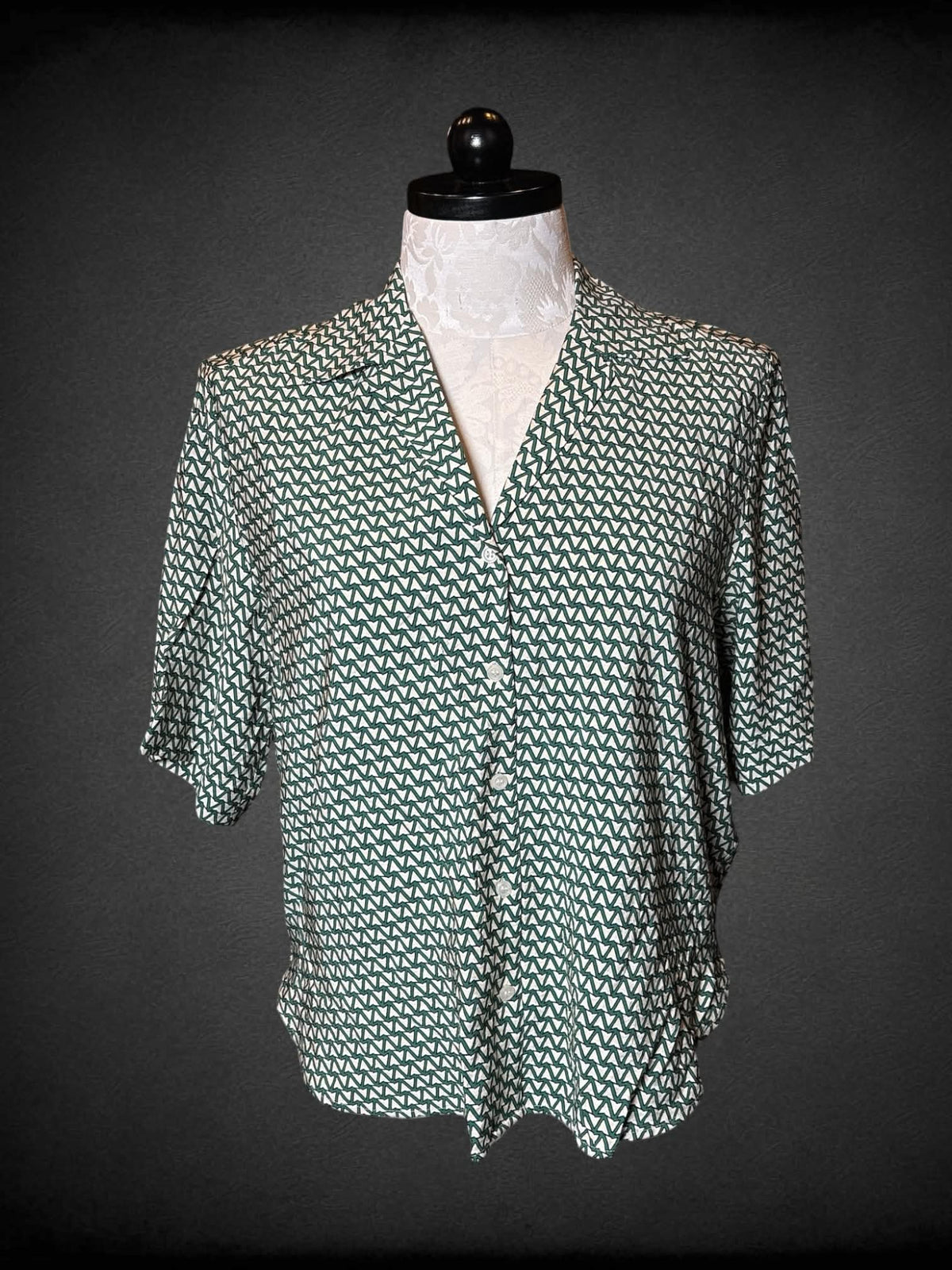 0X h&M green & tan button-up shirt with zig-zag design
