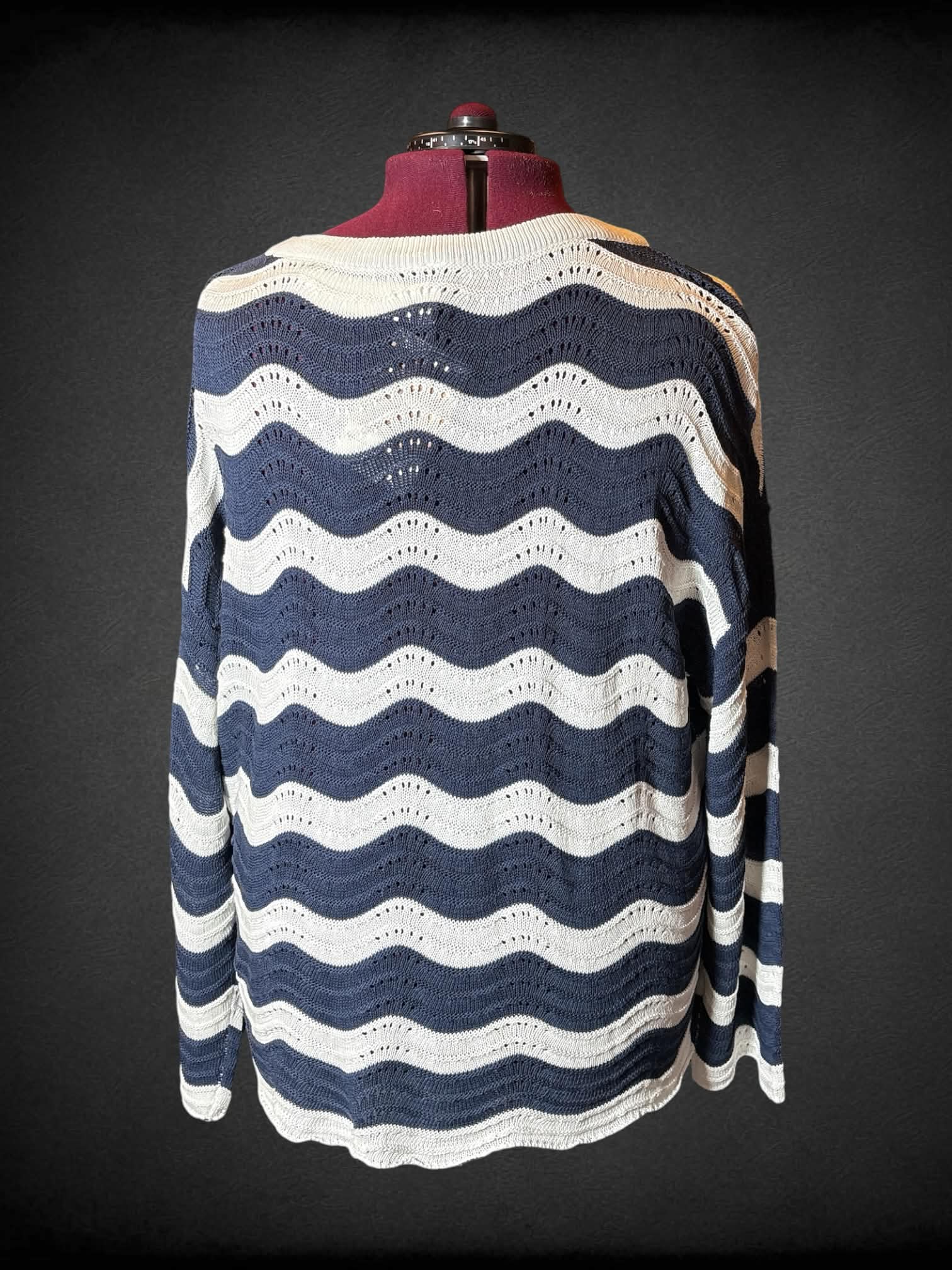 5X Arach & Cloz NWT navy blue & white knit sweater with wavy pattern