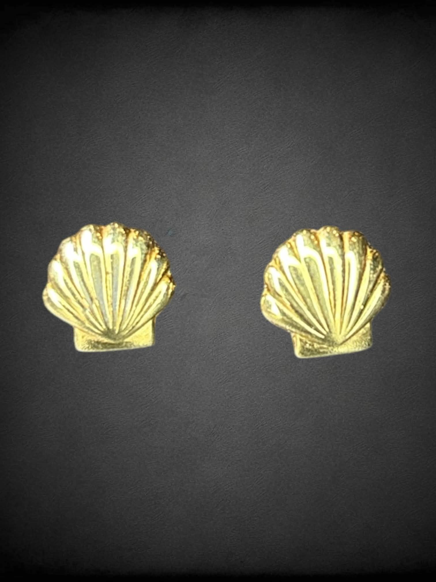 Gold clam shell earrings