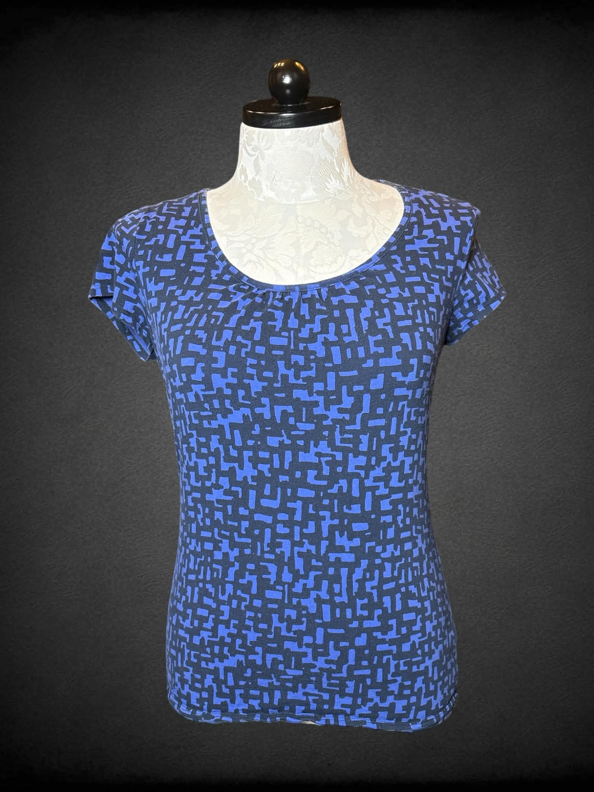 0X Merona blue & black soft t shirt with abstract pattern
