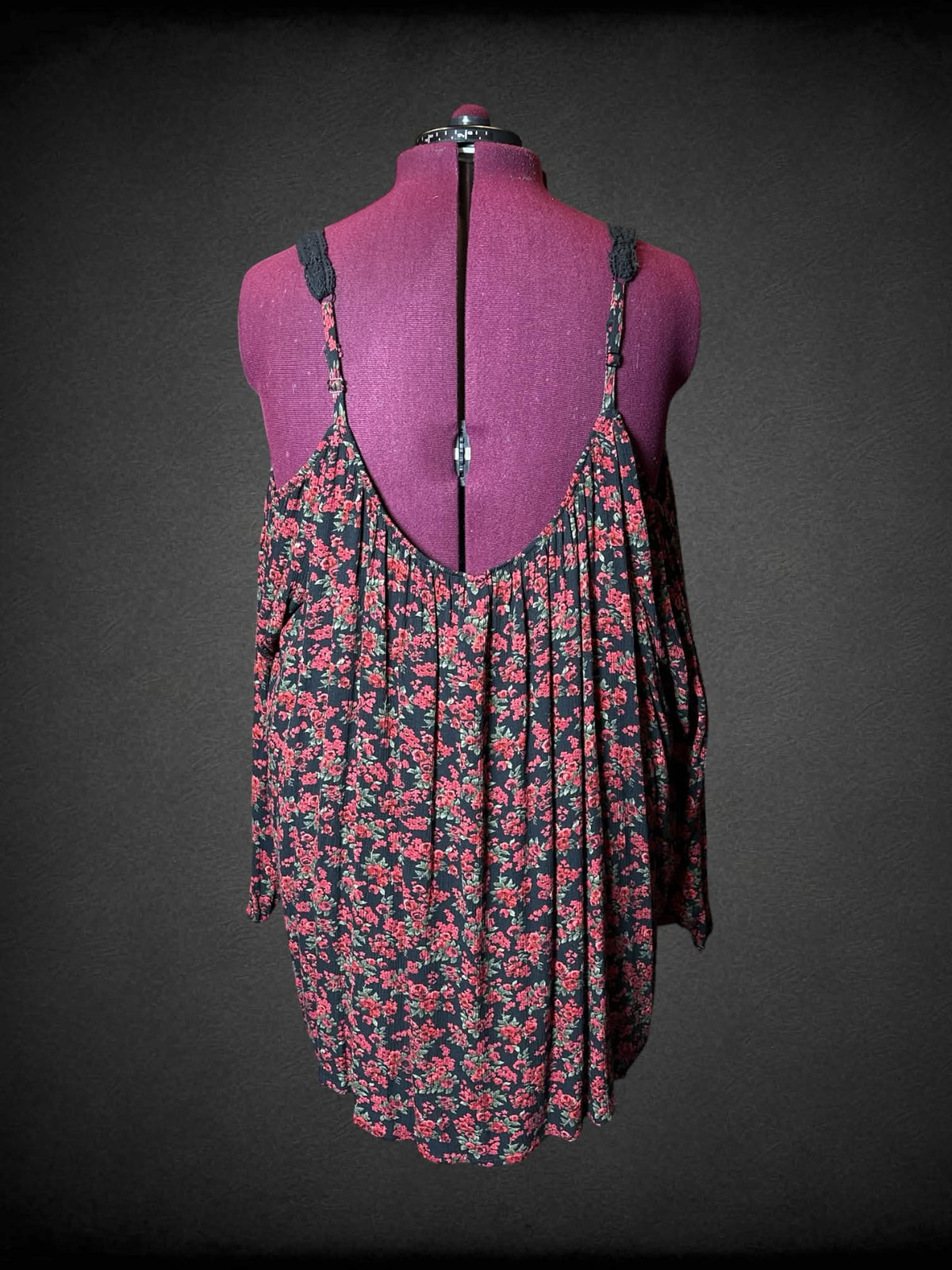 6X Torrid NWT black off-the-shoulder long-sleeve flowy blouse with rose pattern, and adjustable straps