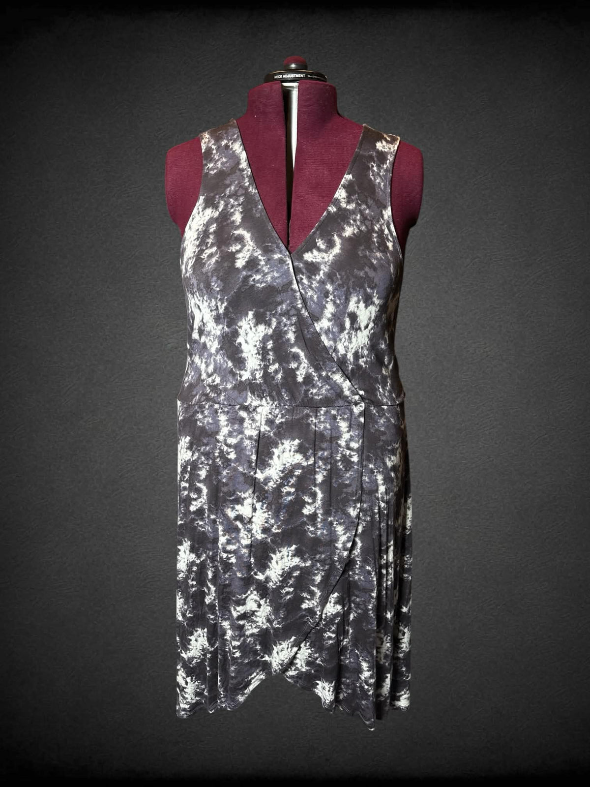 3X Bobeau NWT grey & white tie-dye dress with wrap-around design on front, and tie on waist