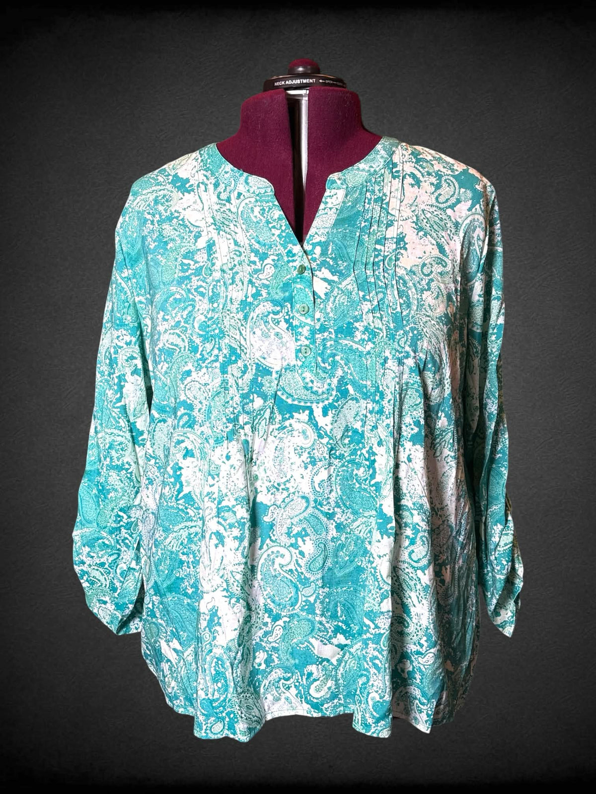 2X Notations NWT green flowy long-sleeve blouse with paisley pattern, and buttons on front
