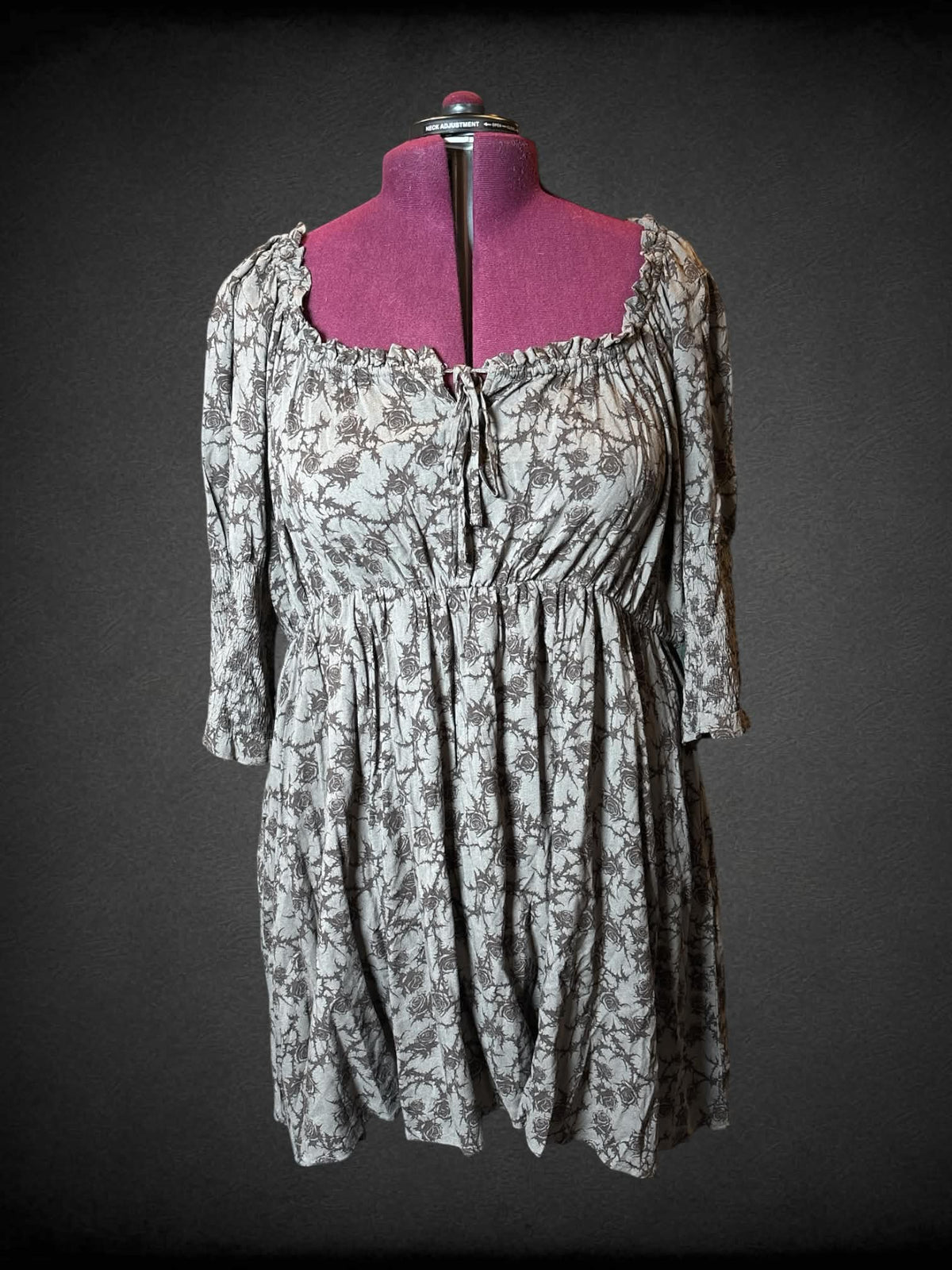 3X Thorn & Fable brown three-quarter sleeve dress with thorns & roses pattern, and pockets