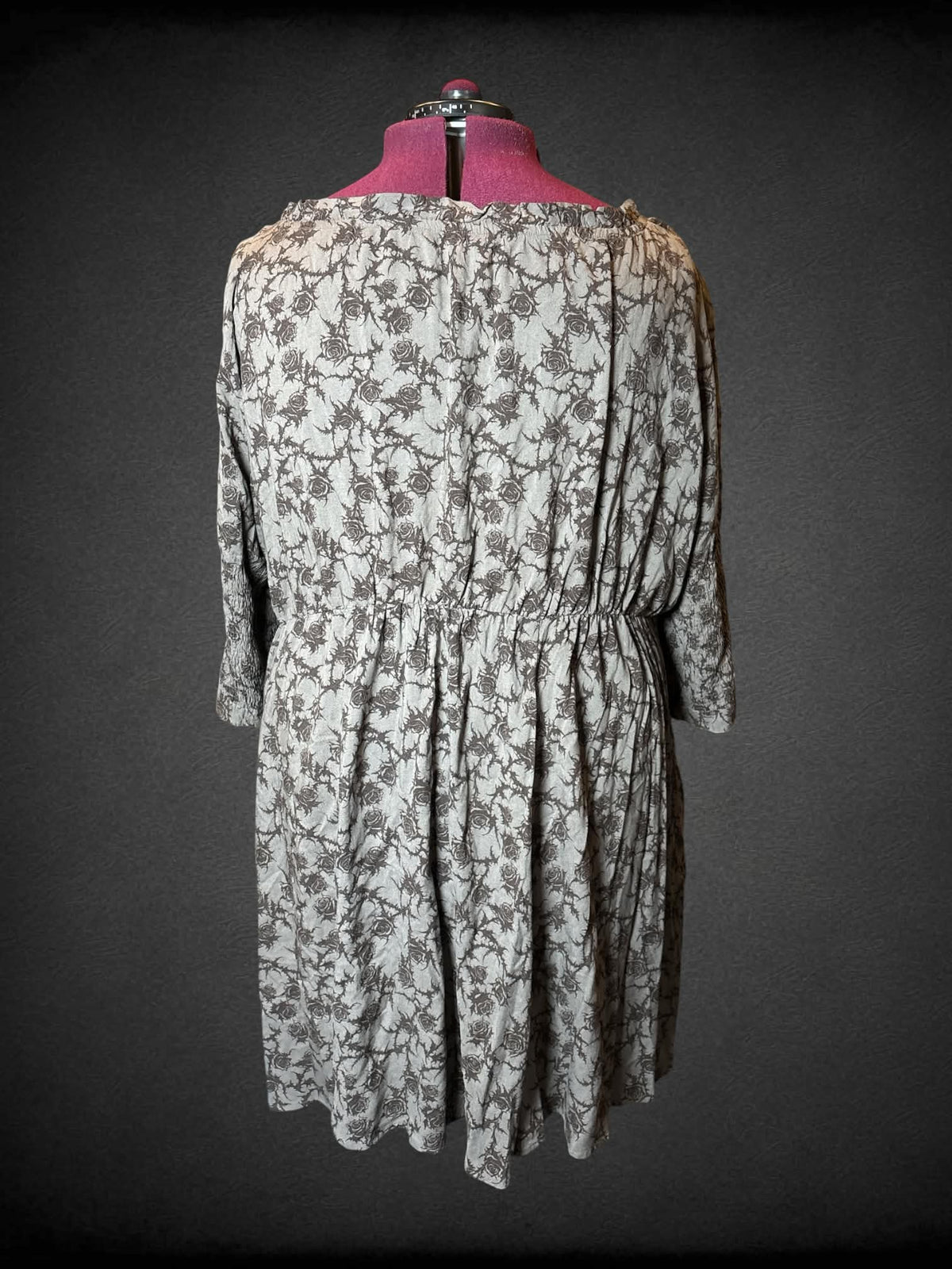 3X Thorn & Fable brown three-quarter sleeve dress with thorns & roses pattern, and pockets