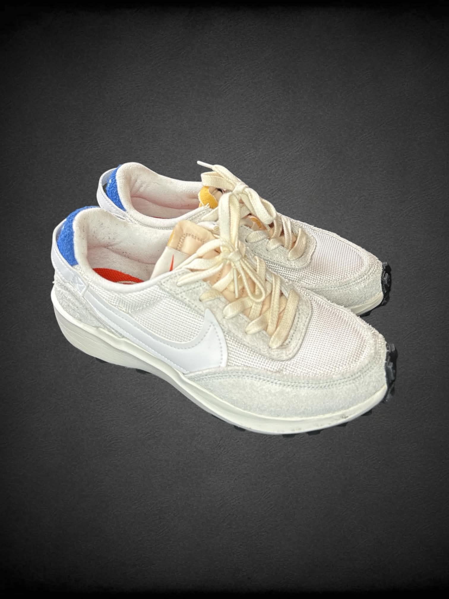 Size 7W Nike Waffle Debut Vintage white sneakers