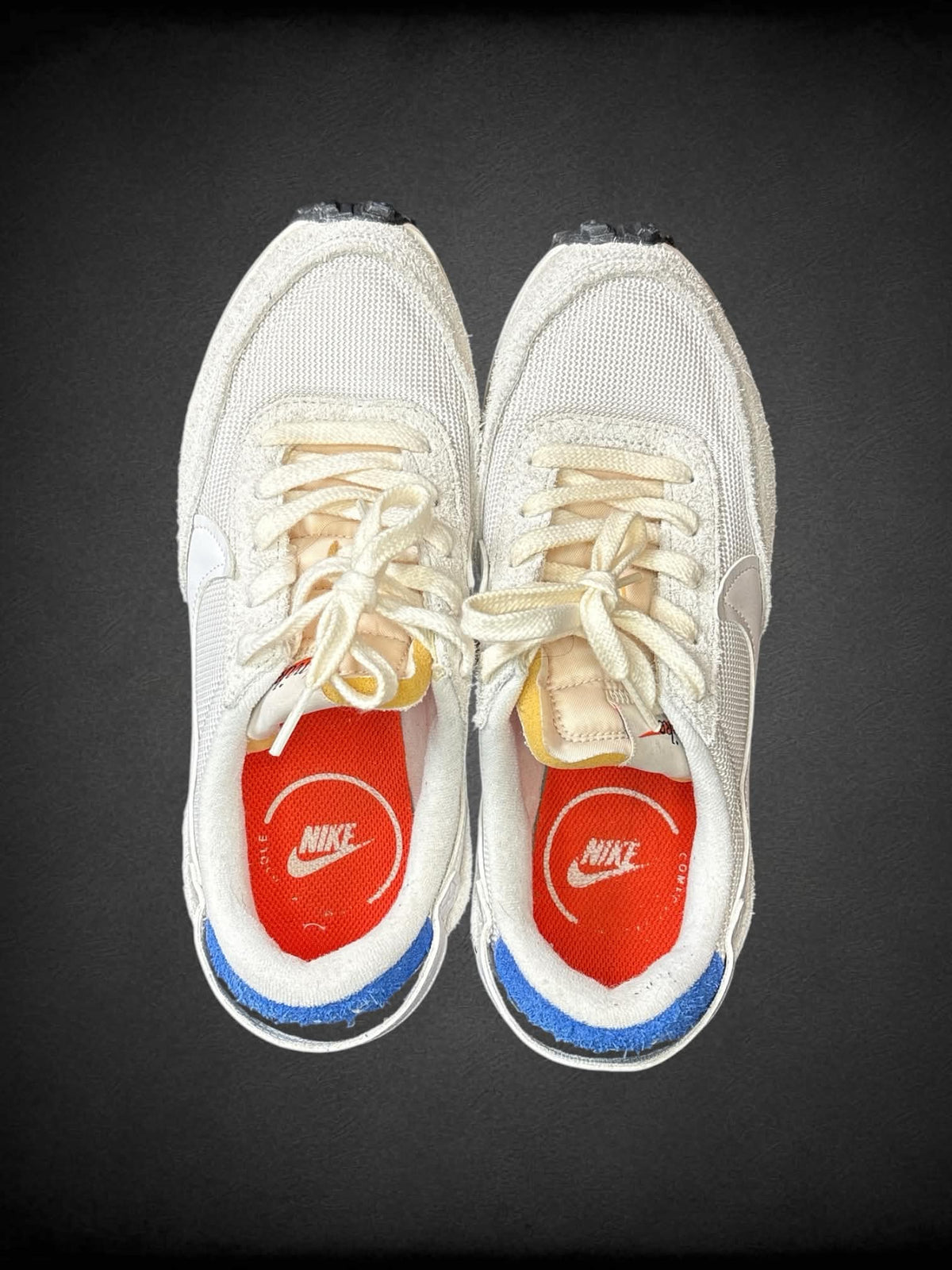 Size 7W Nike Waffle Debut Vintage white sneakers